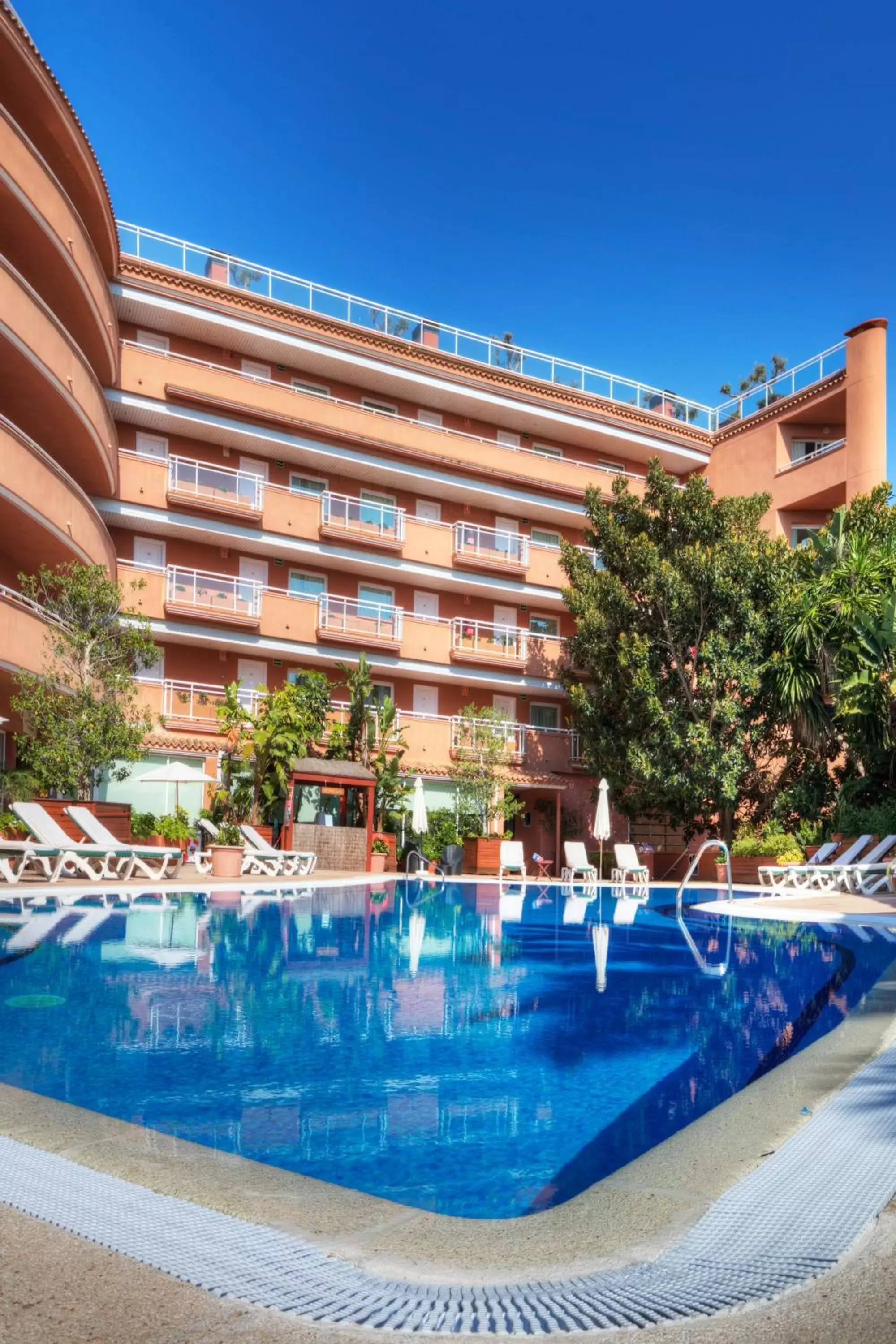 Swimming pool, Property Building in Sunway Playa Golf & Spa Sitges