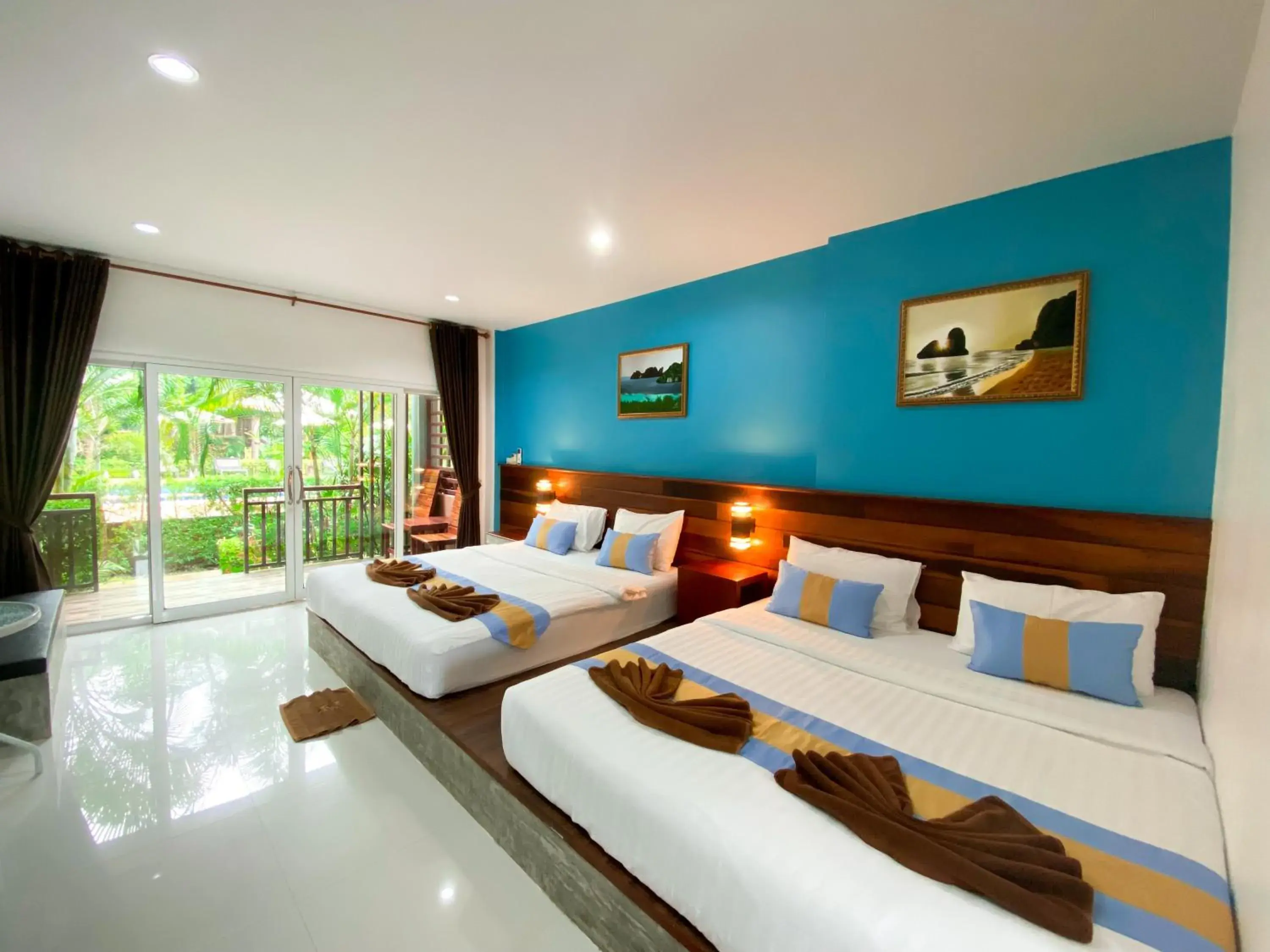 Bed in Hatzanda Lanta Resort - SHA Extra Plus