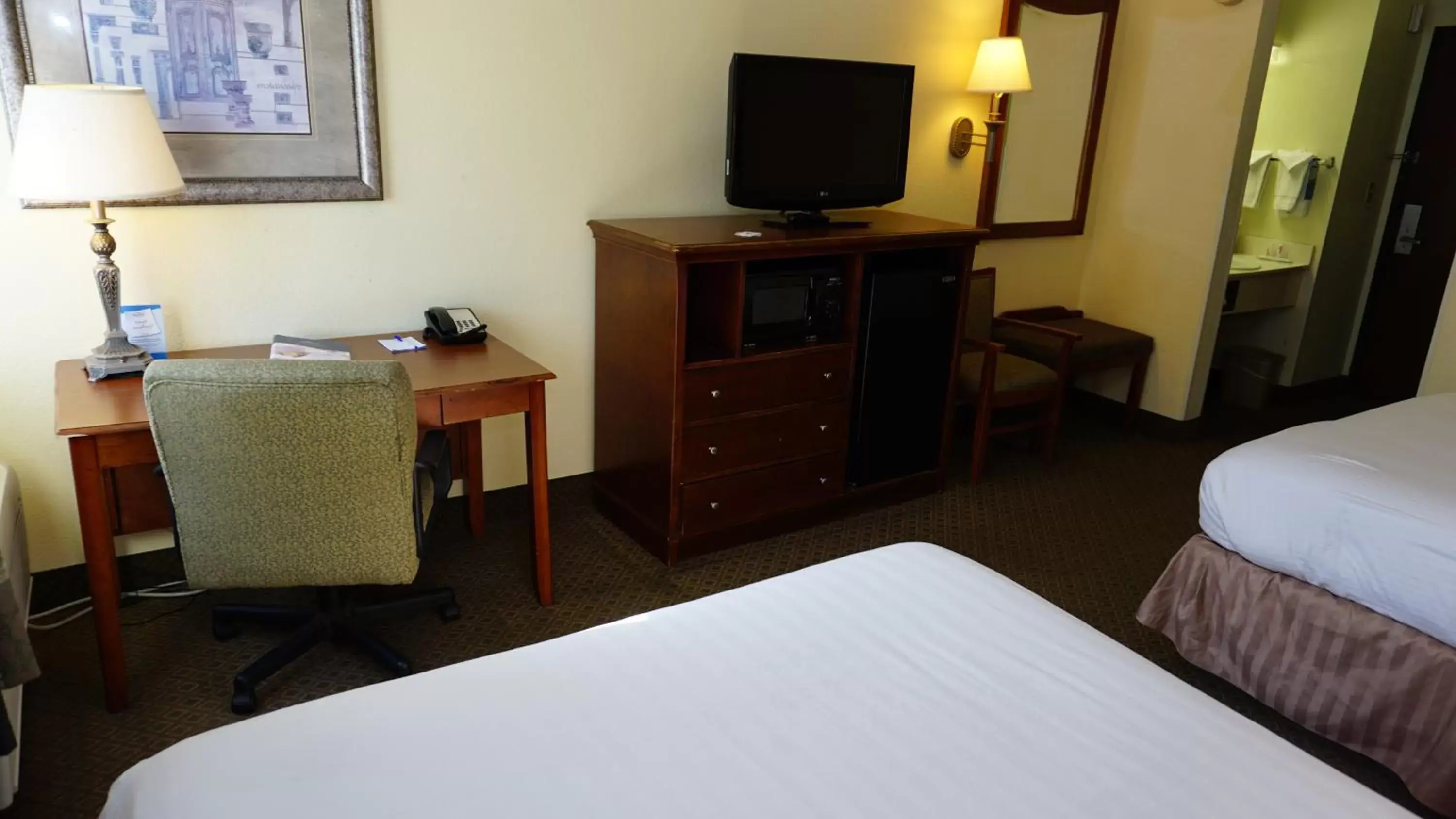 Decorative detail, Bed in Baymont by Wyndham Arlington At Six Flags Dr Decorative detail, Bed in Baymont by Wyndham Arlington At Six Flags Dr