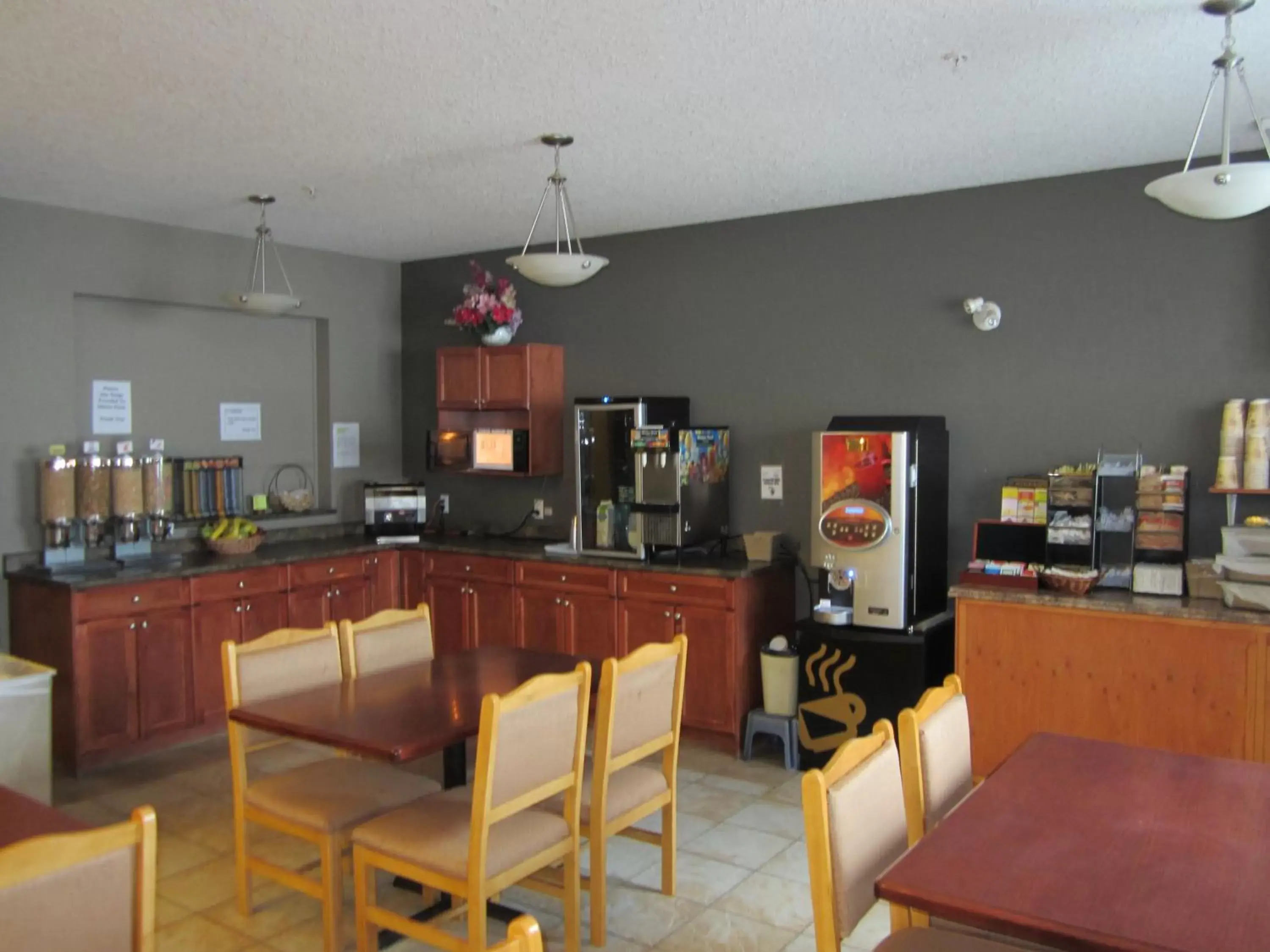 Restaurant/Places to Eat in Lakeview Inns & Suites - Fort Nelson