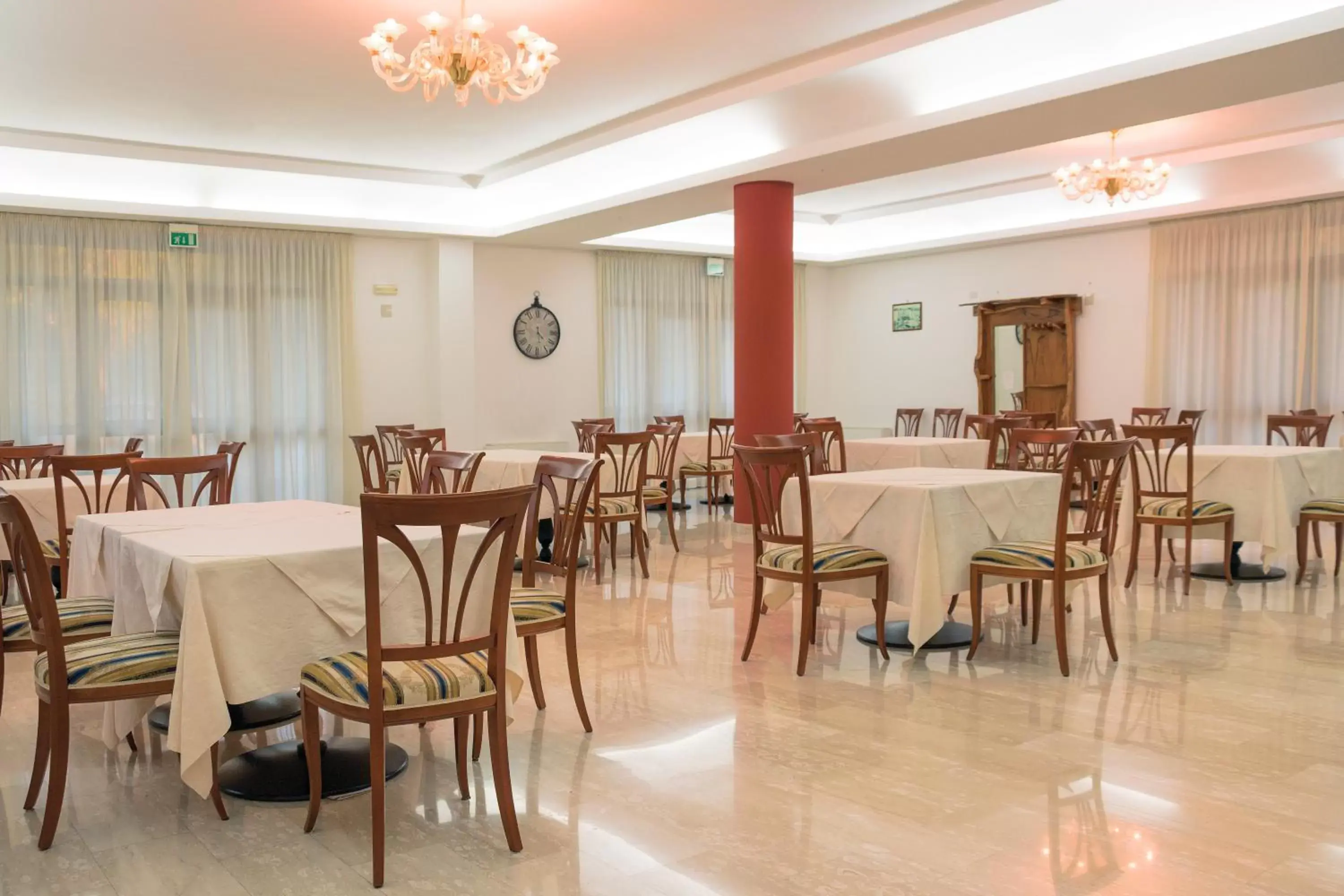 Lounge or bar, Restaurant/Places to Eat in Ruggiero Park Hotel