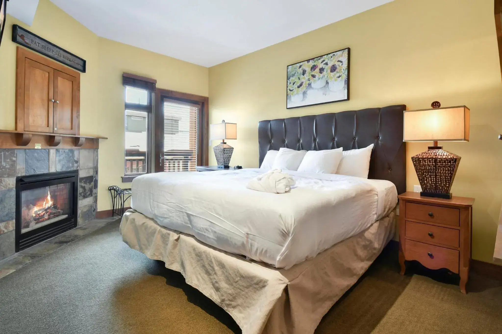 Photo of the whole room, Bed in Sundial Lodge Park City - Canyons Village