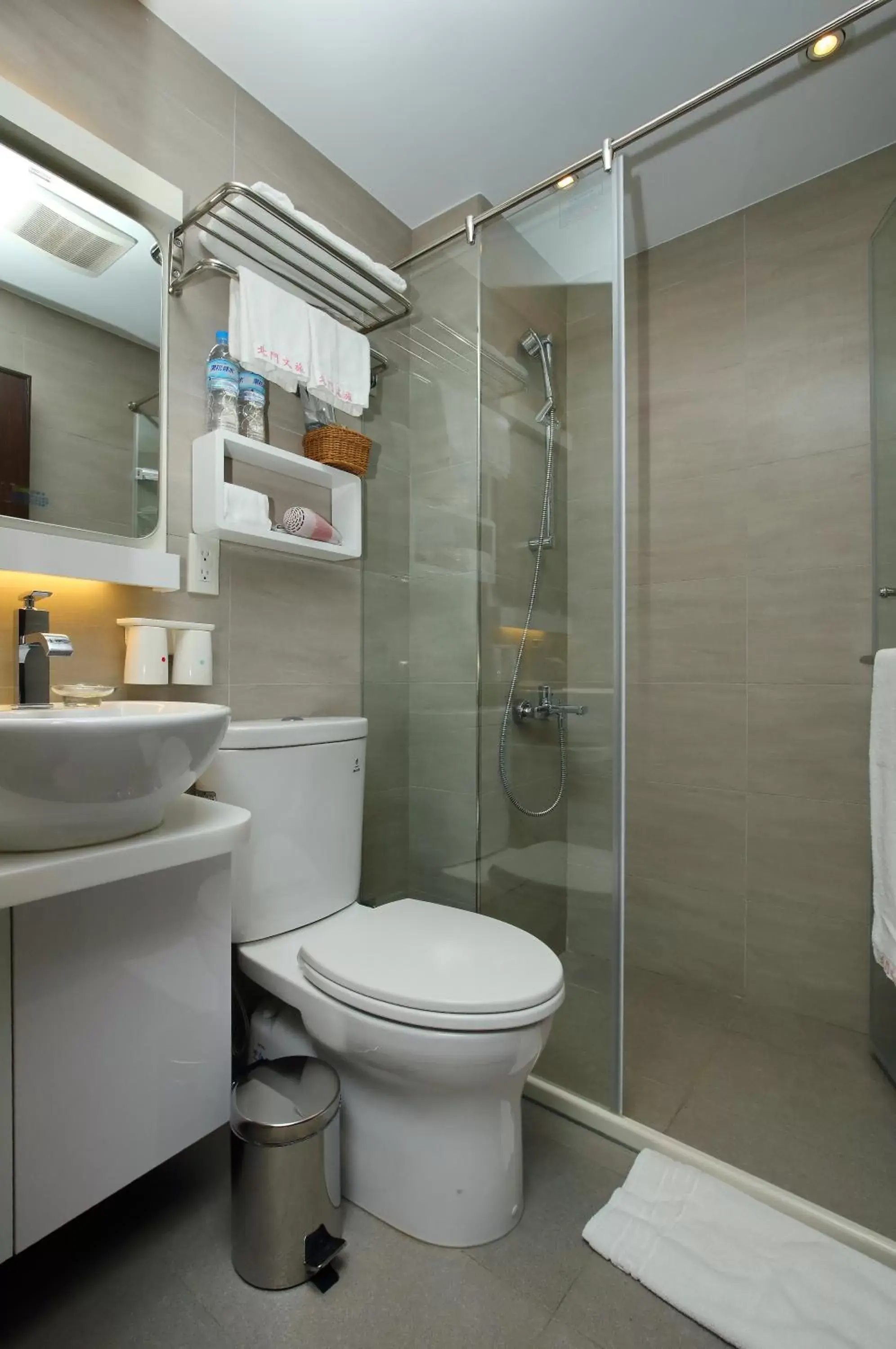 Bathroom in Bayman Hotel