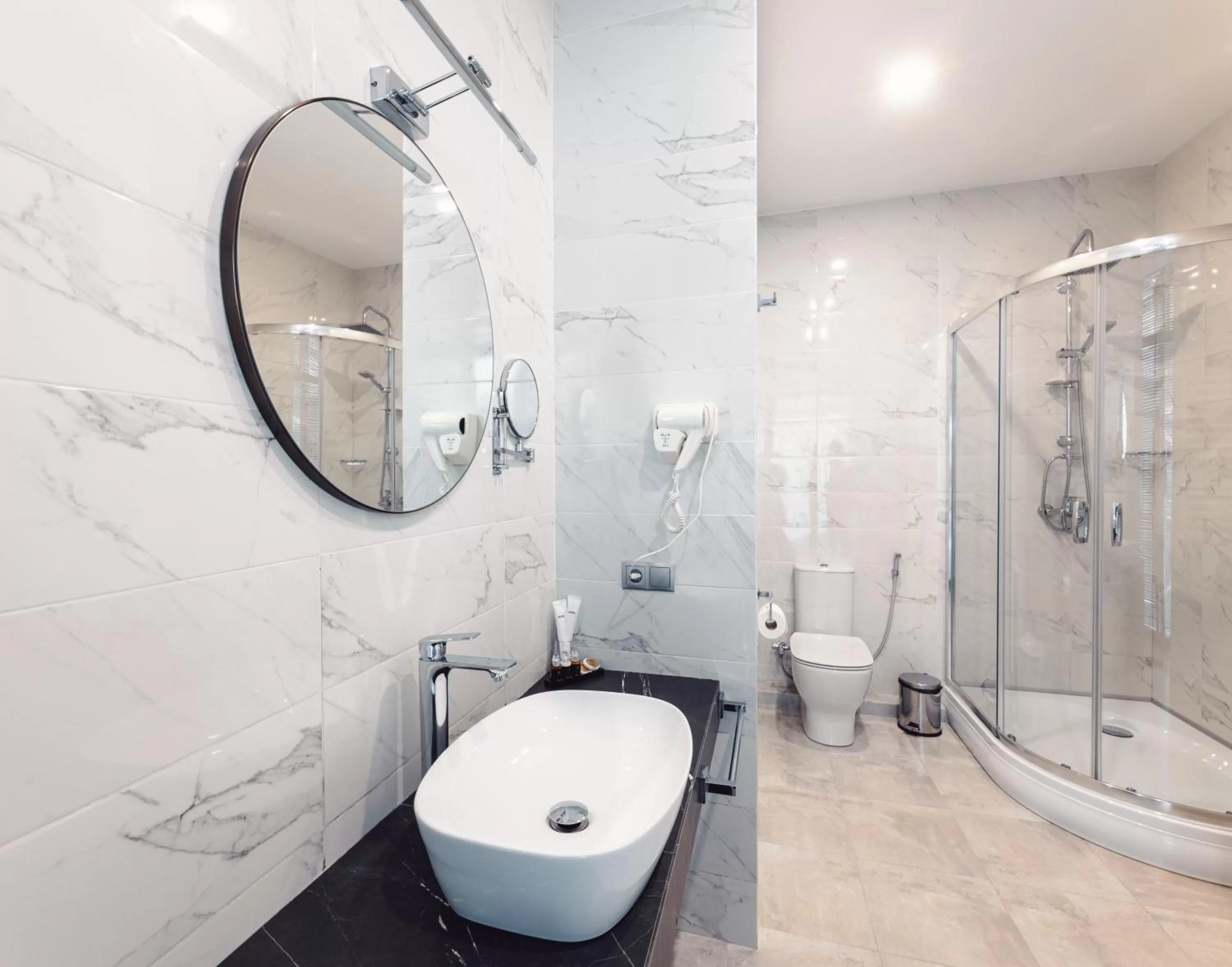 Shower in Meta Business Hotel By King David