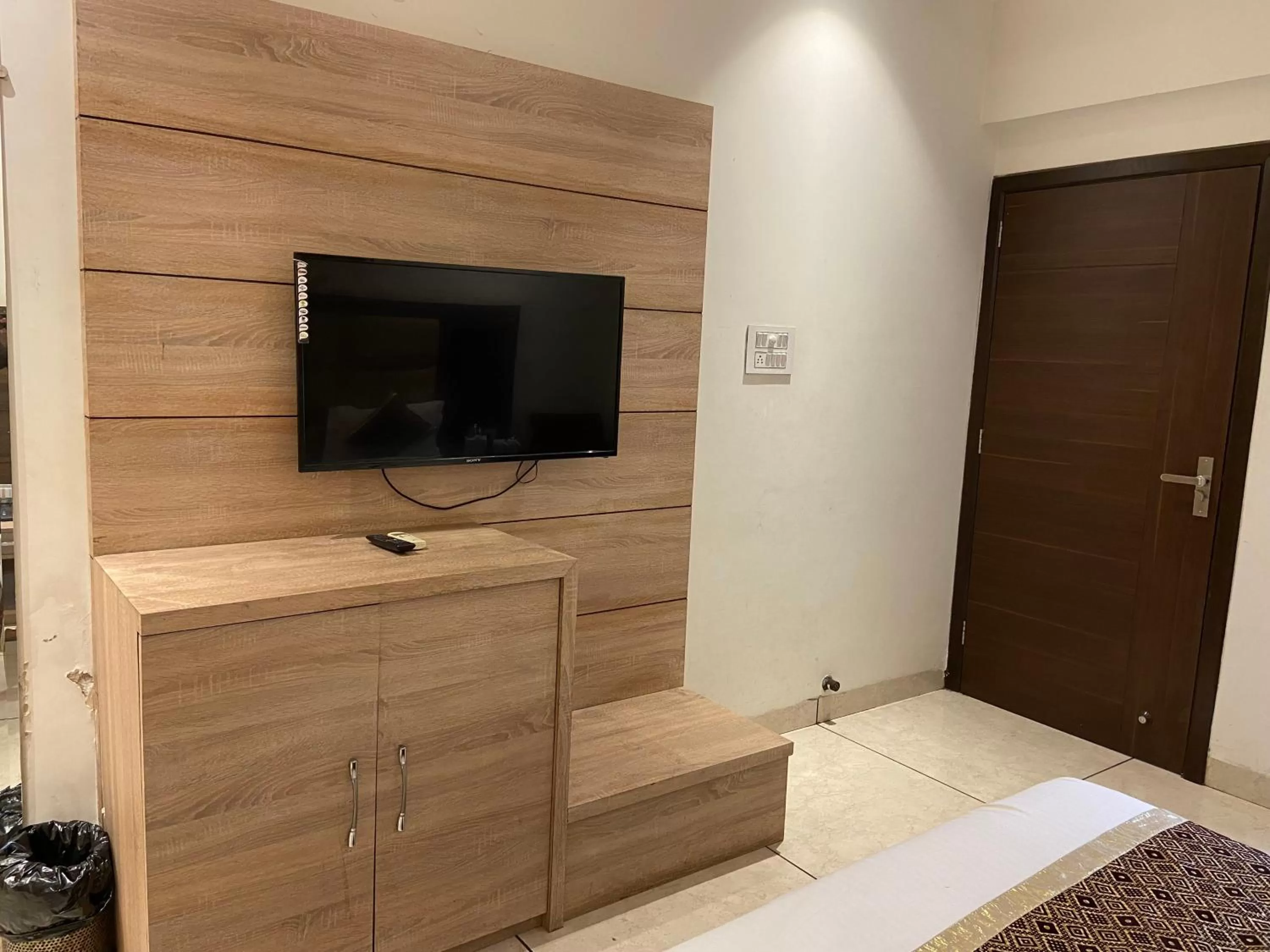 TV and multimedia in Hotel Exotic - 5 min walk from Golden Temple