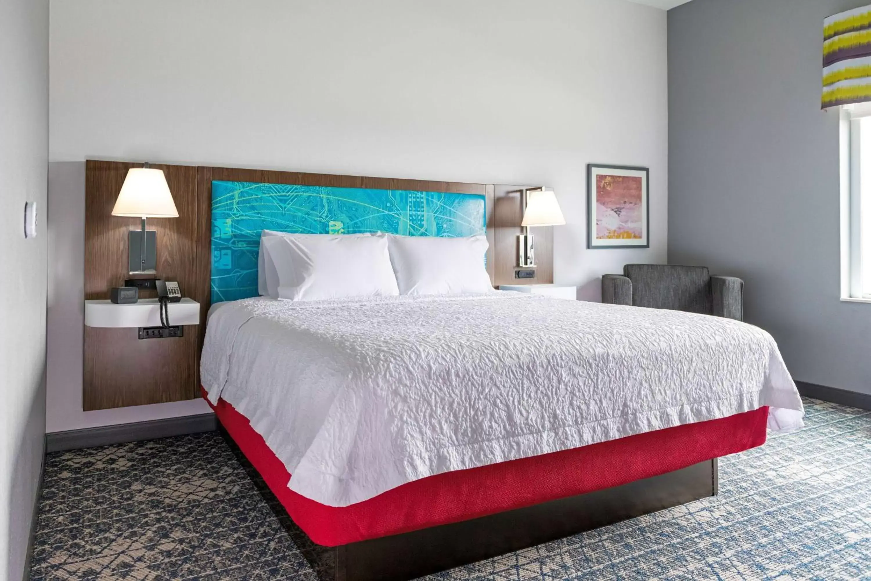 Bed in Hampton Inn & Suites Pittsburgh New Stanton PA