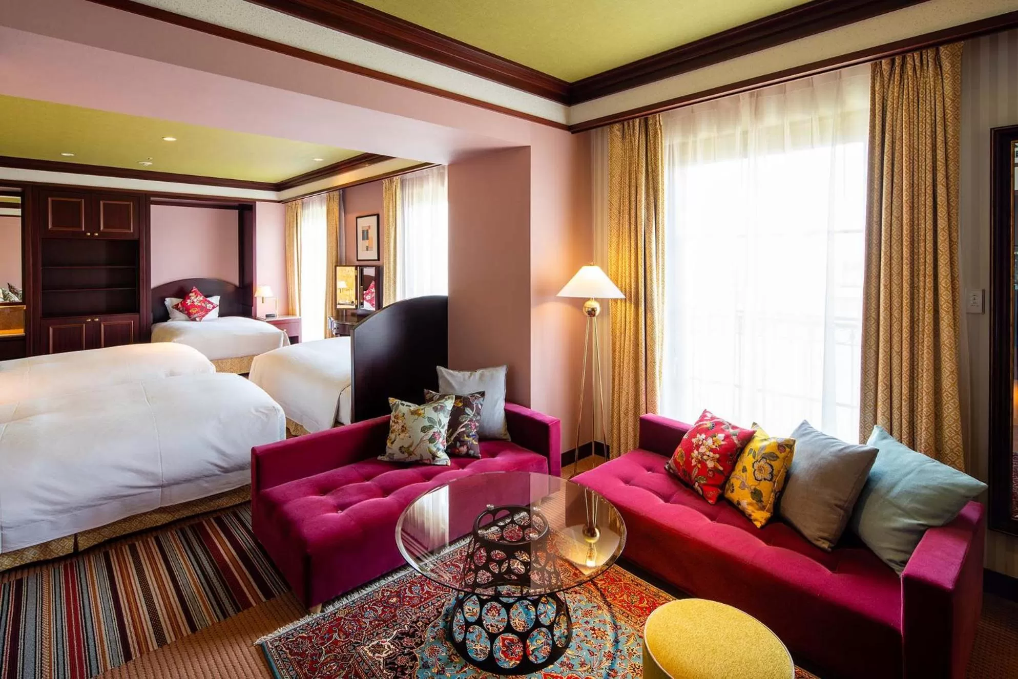 Living room, Bed in Mito Plaza Hotel