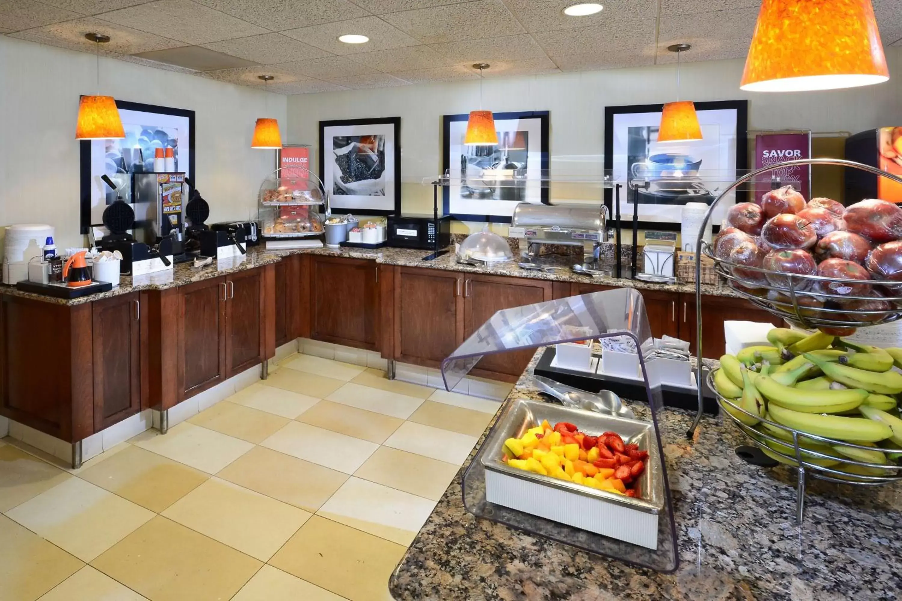 Dining area, Restaurant/Places to Eat in Hampton Inn Charlotte North Lake Norman