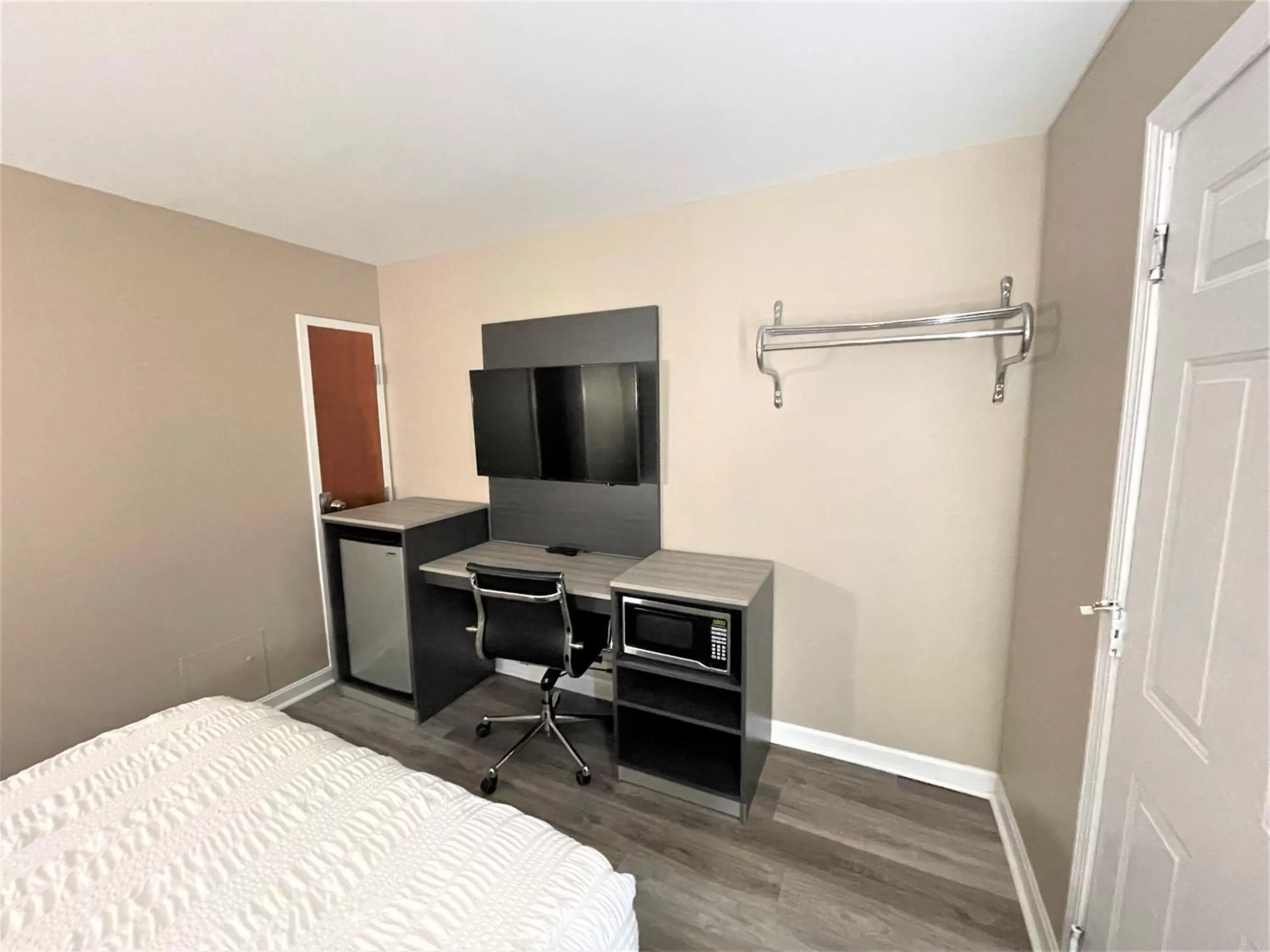 TV and multimedia, Bed in Shangri-La Motel