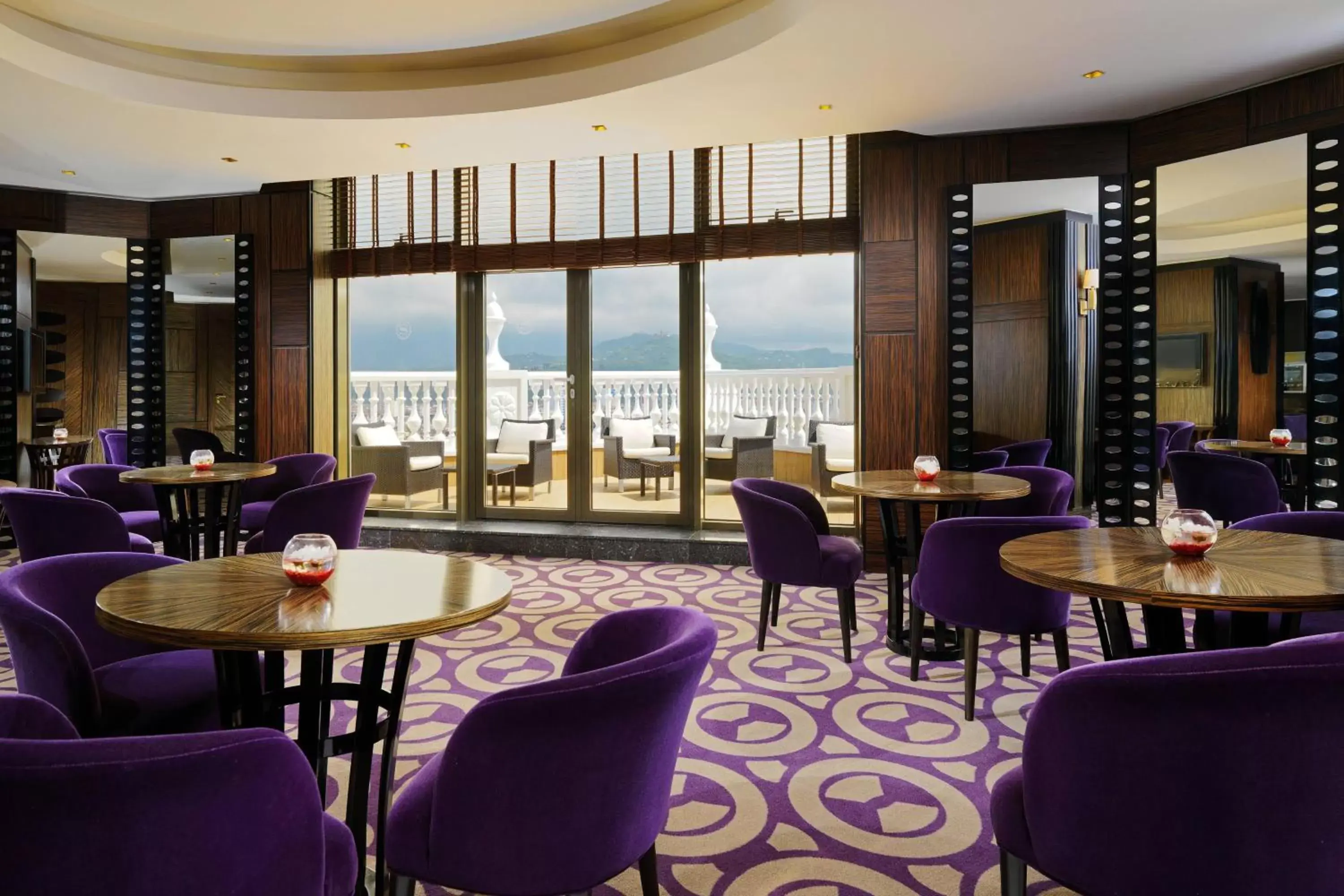 Lounge or bar in Sheraton Batumi Hotel
