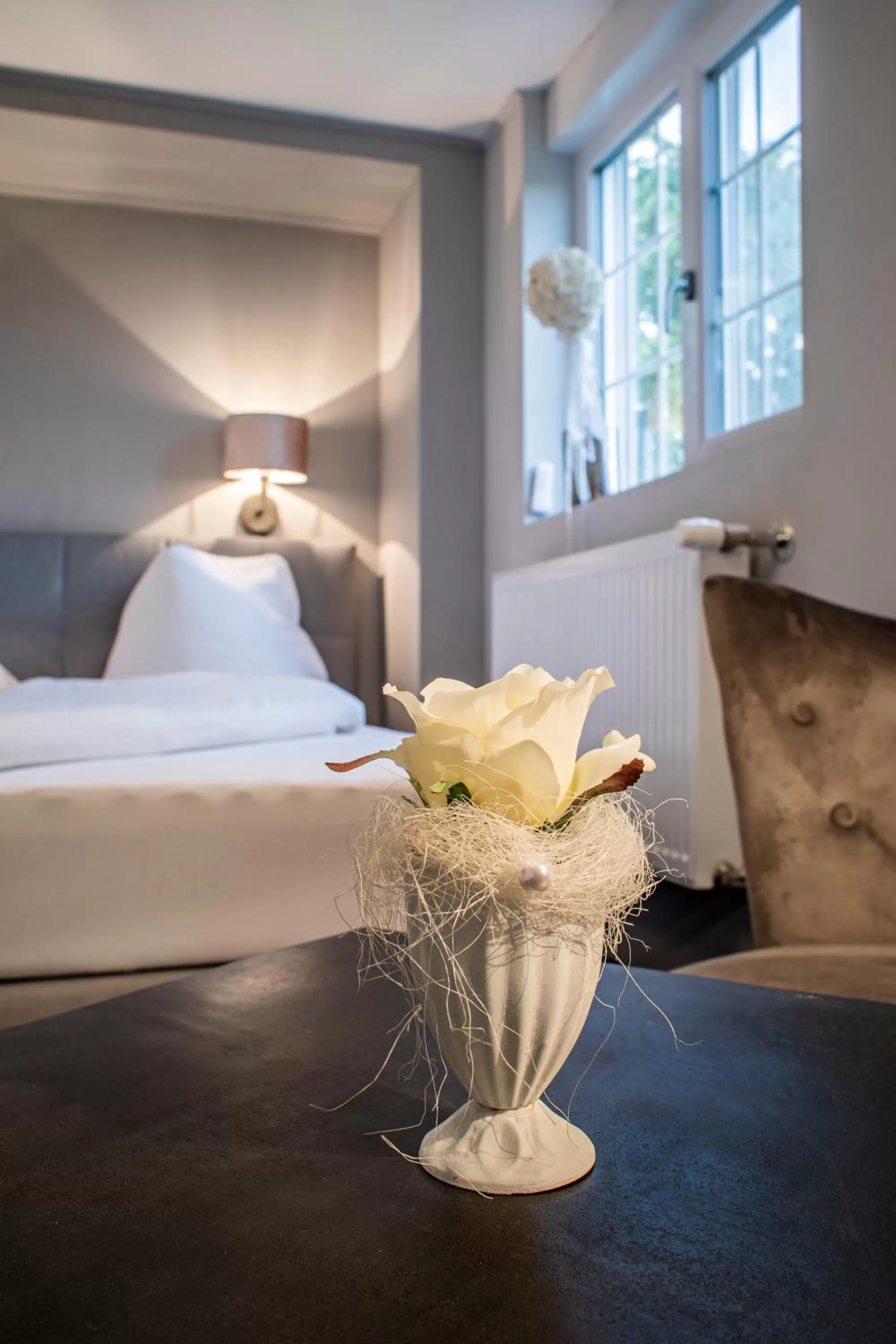 Garden view, Bed in Landcafe mit Mini Hotel