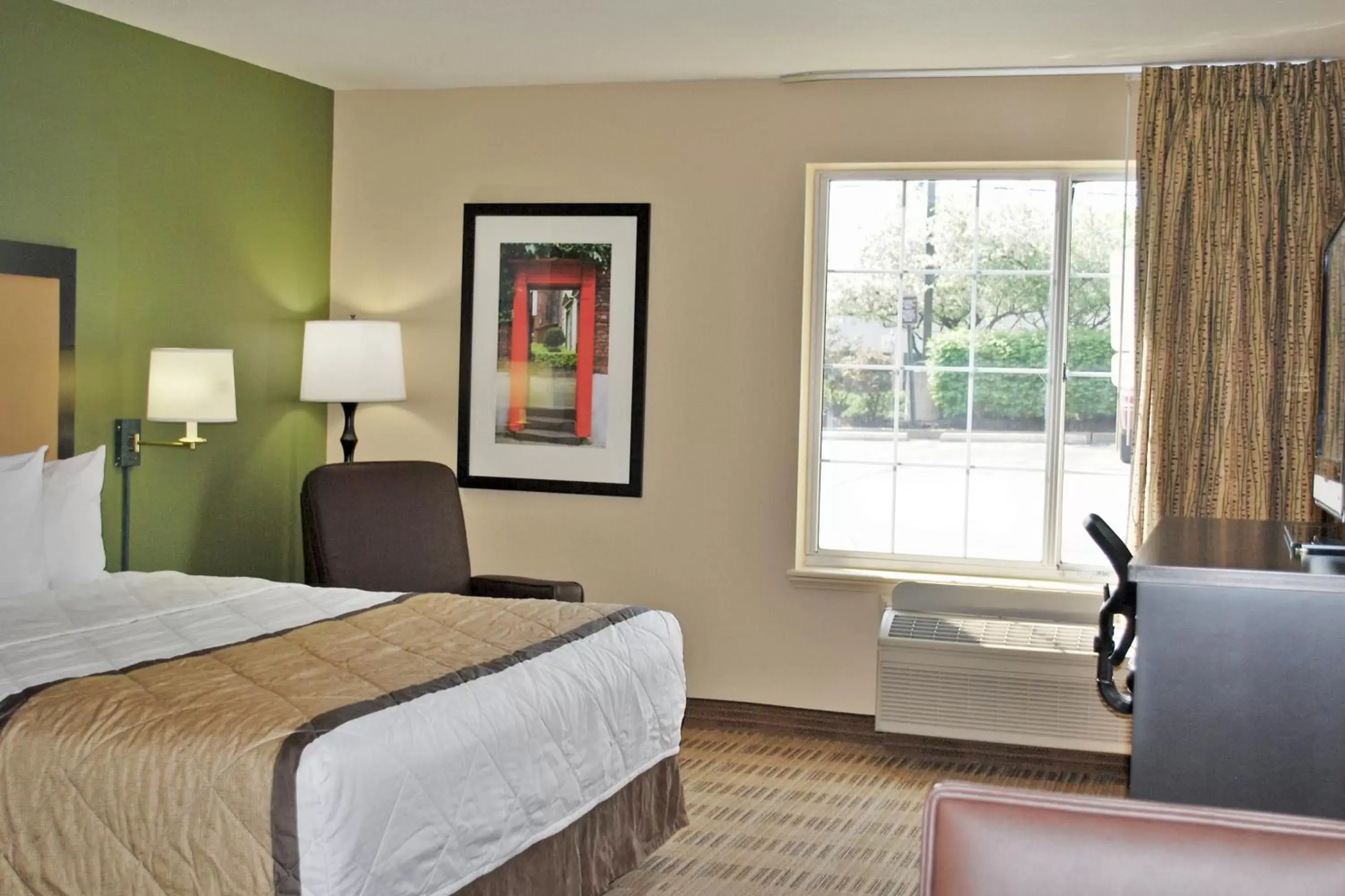 Bed in Extended Stay America Suites - Houston - Galleria - Uptown