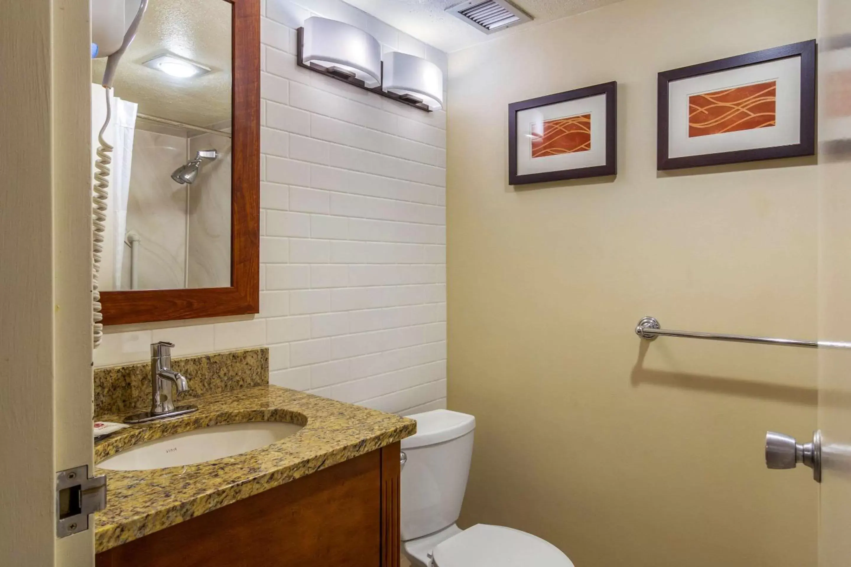 Bathroom in Comfort Inn Denver Central