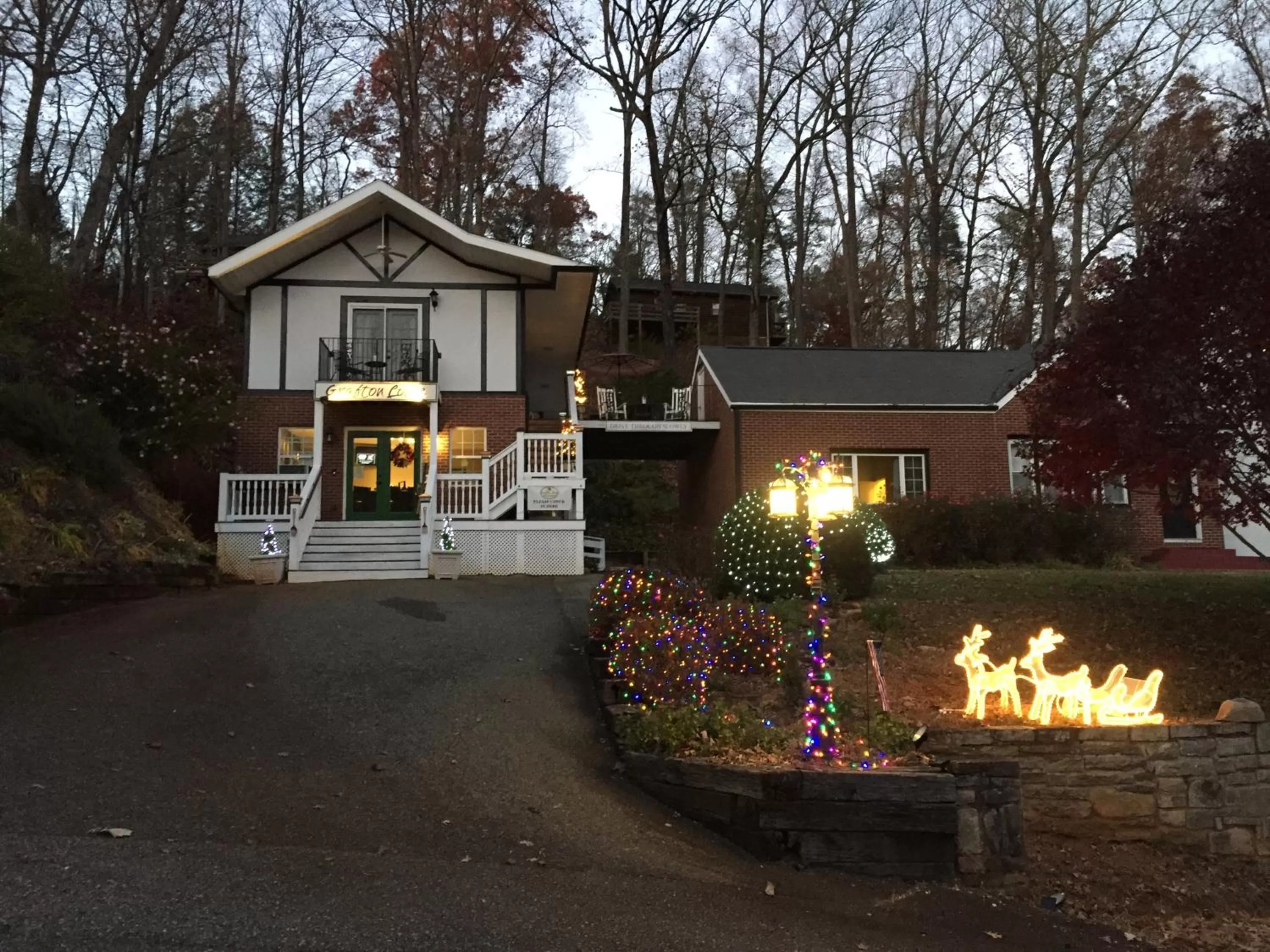 Facade/entrance, Property Building in Grafton Lodge