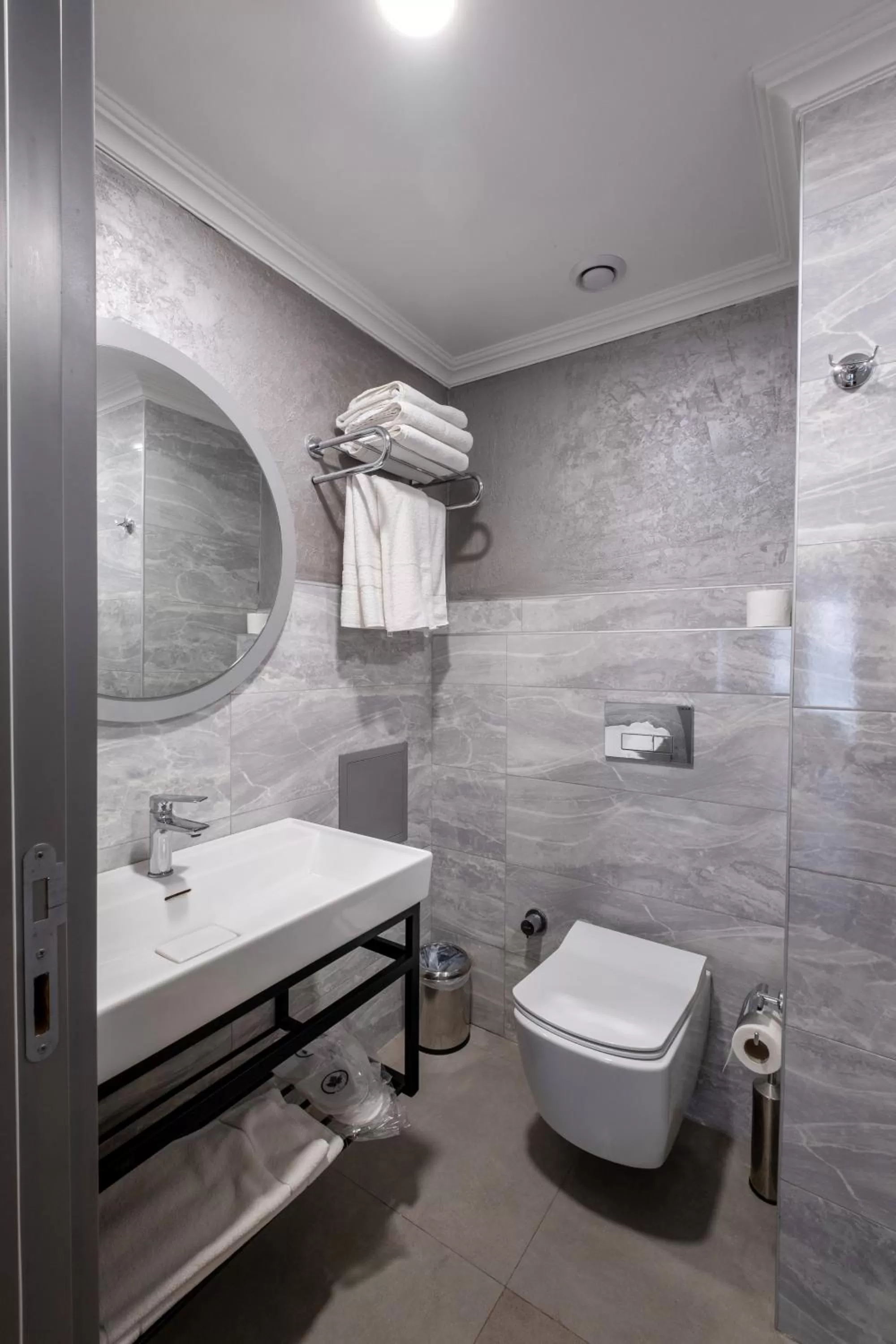 Shower, Bathroom in Avion Suite Hotel