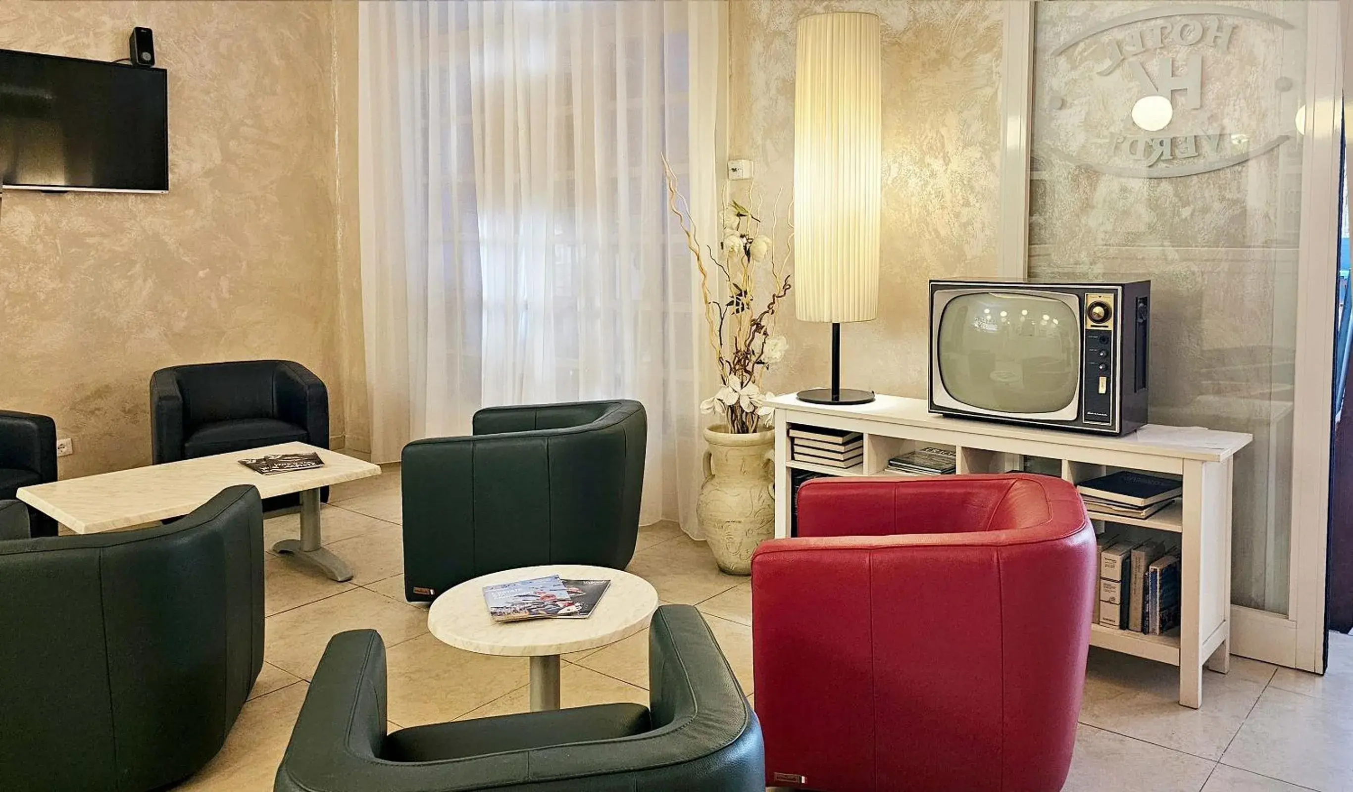 Communal lounge/ TV room, Seating Area in Hotel Verdi