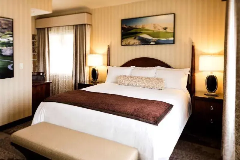 Bedroom, Bed in Eureka Casino Resort