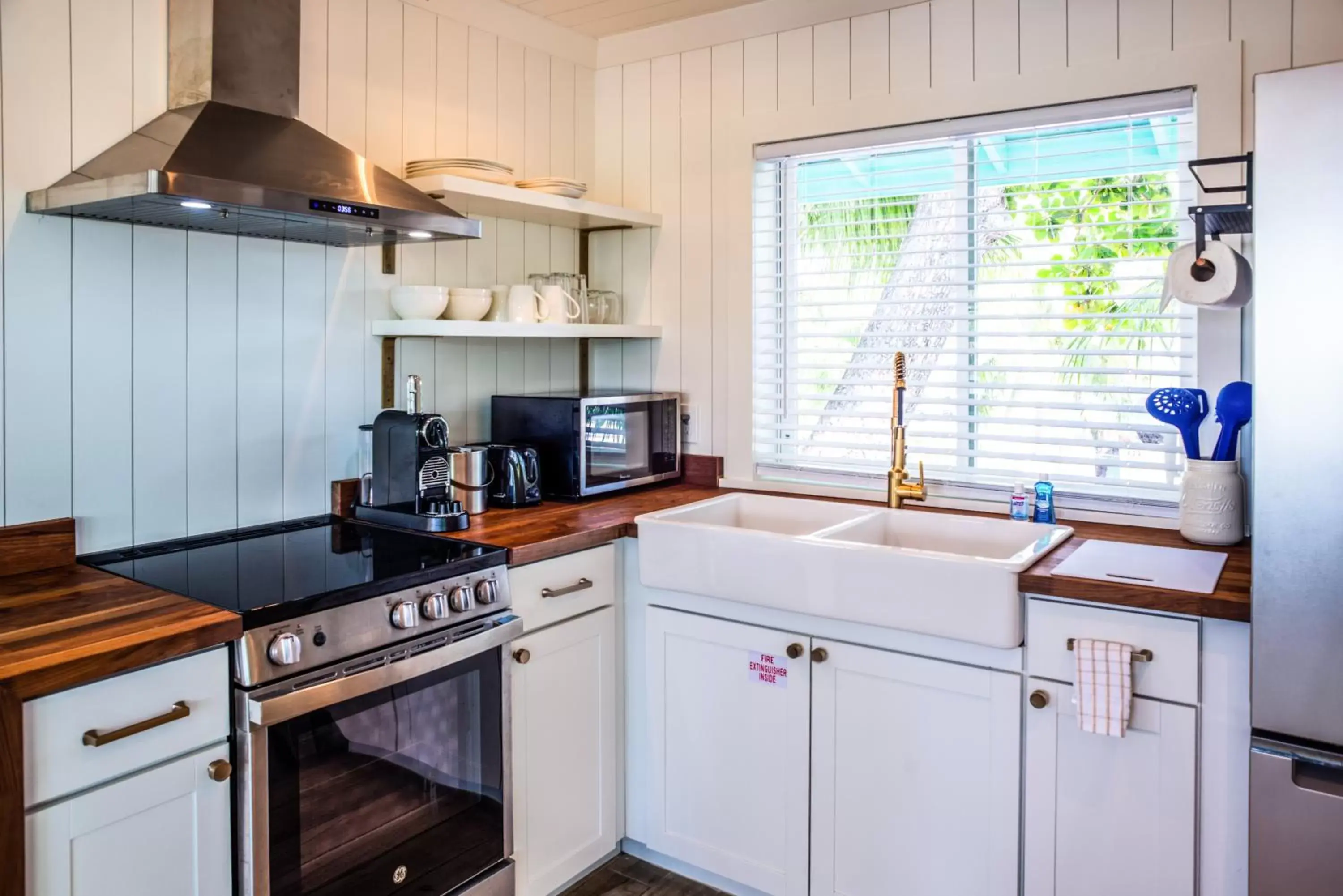 kitchen, Kitchen/Kitchenette in Lime Tree Bay Resort