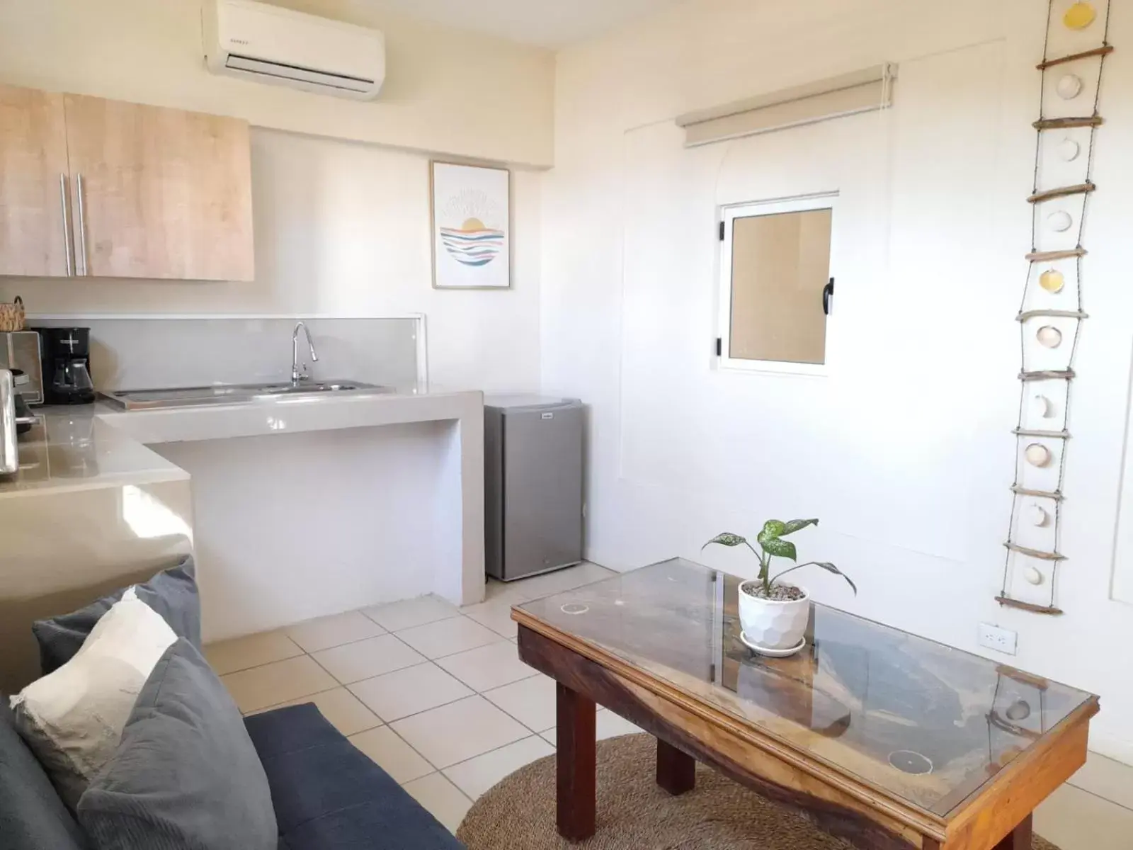 Kitchen or kitchenette, Bathroom in Zulu Surf Hotel Tamarindo