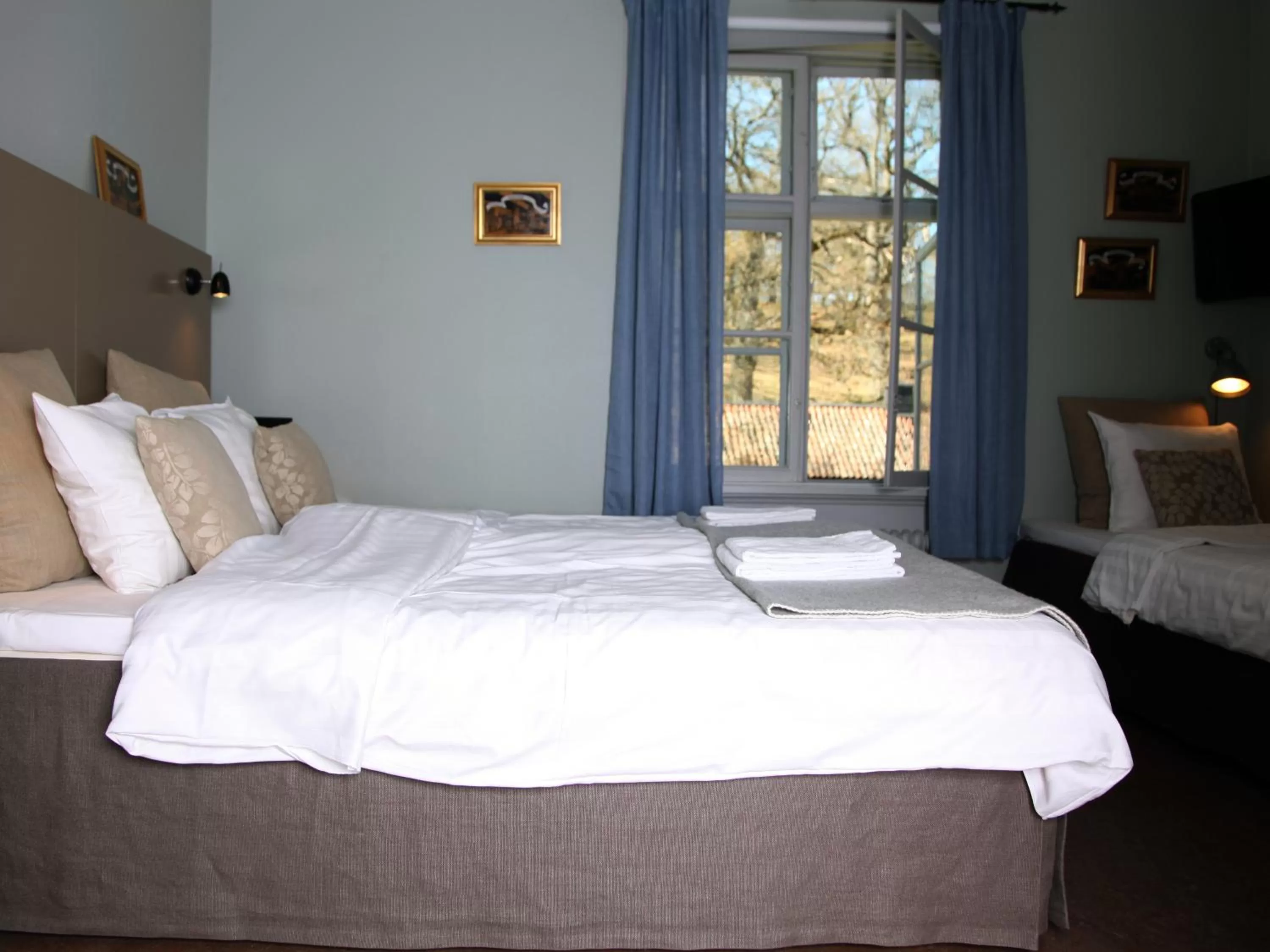 Family, Bed in Gripsholms BnB