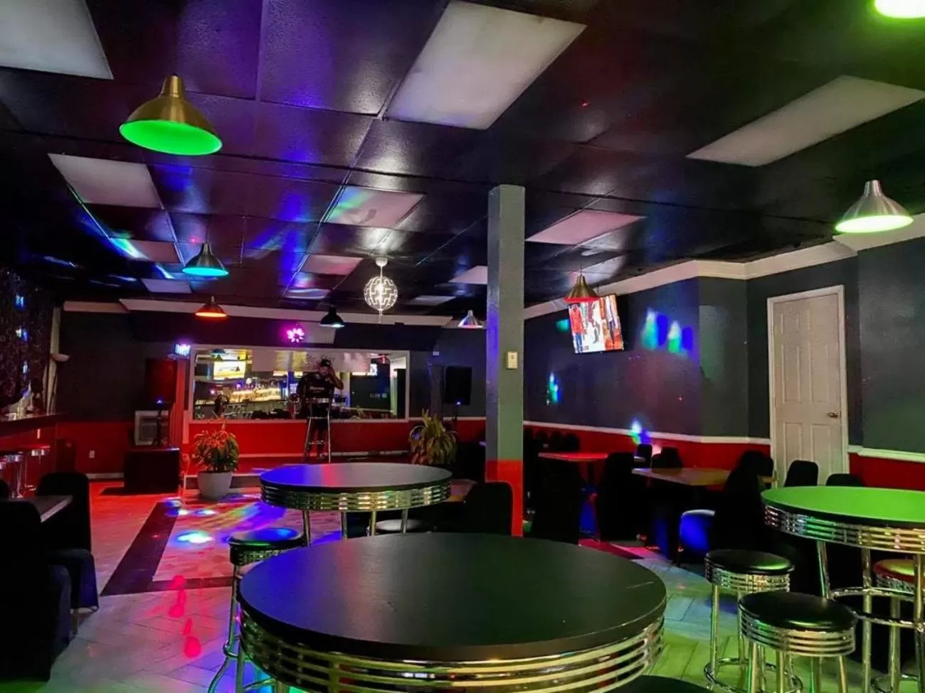 Restaurant/places to eat in R Nite Star Inn and Suites -Home of the Cowboys & Rangers