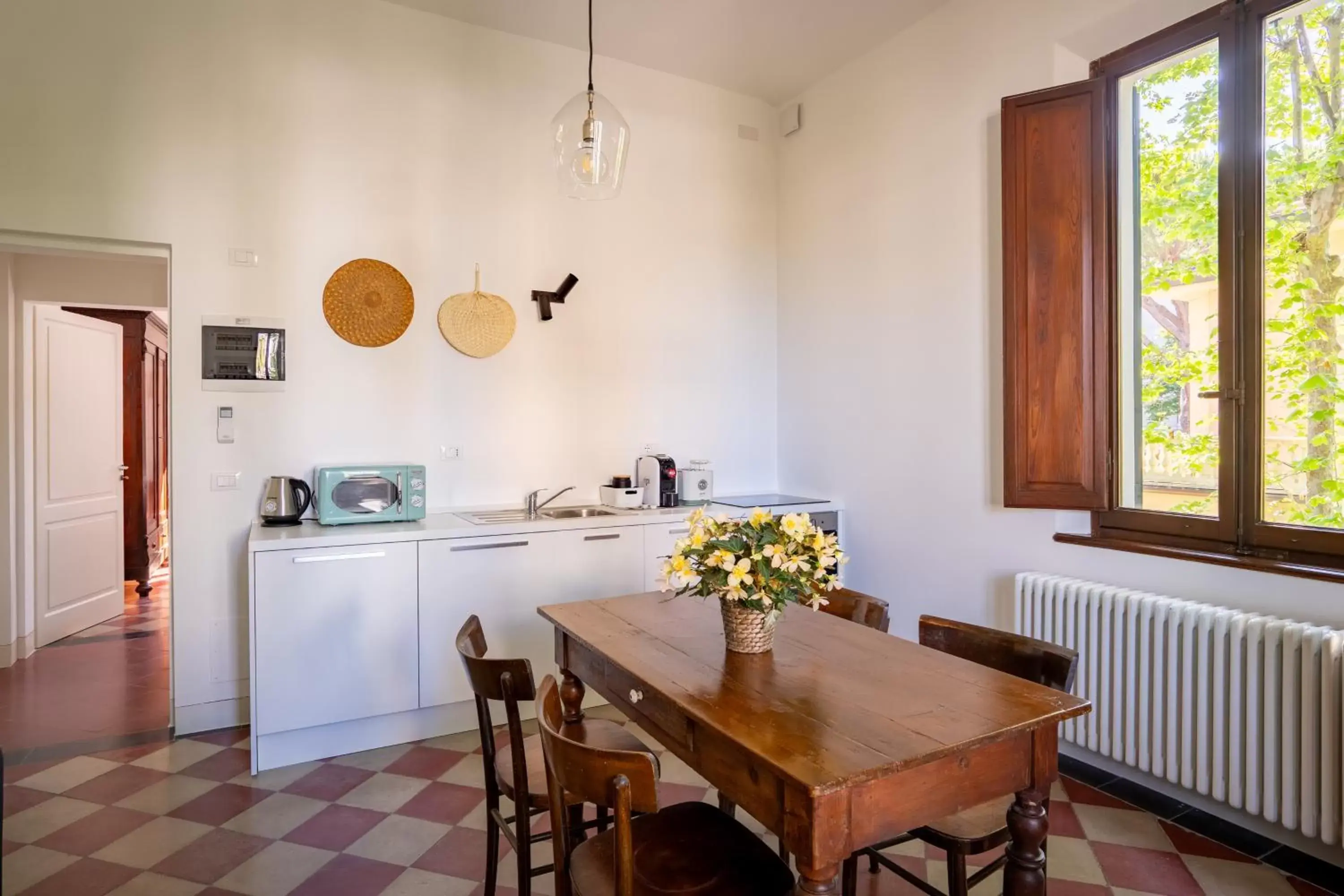 Kitchen or kitchenette, Dining Area in Hotel Select Suites & Spa - Apartments