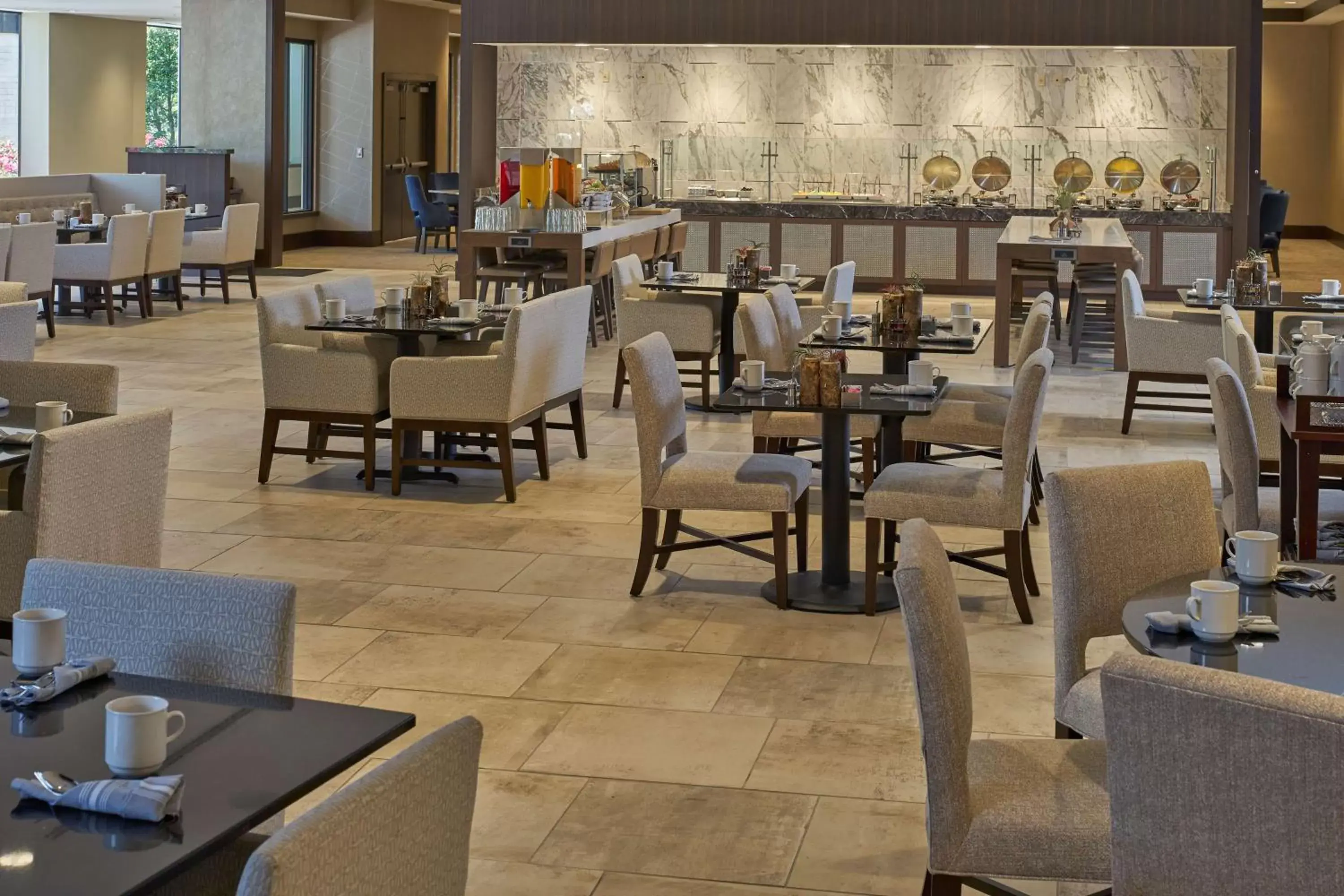 Dining area, Restaurant/Places to Eat in Hilton Raleigh North Hills