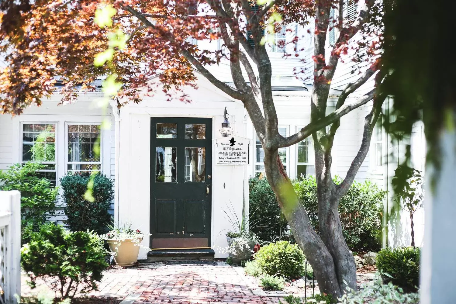 Facade/entrance in Clark Currier Inn