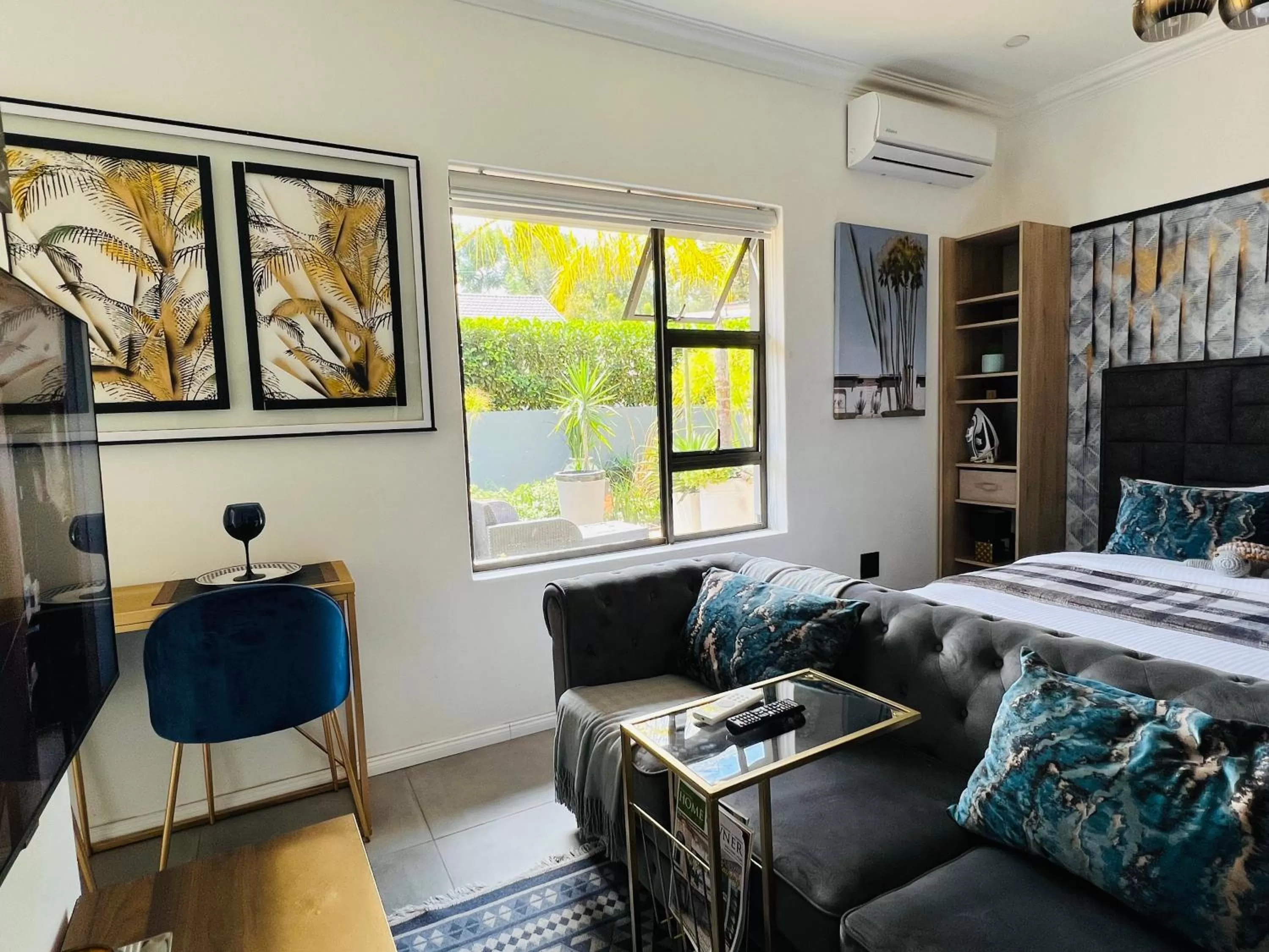 Seating Area in 24 On Basil Inventive suites