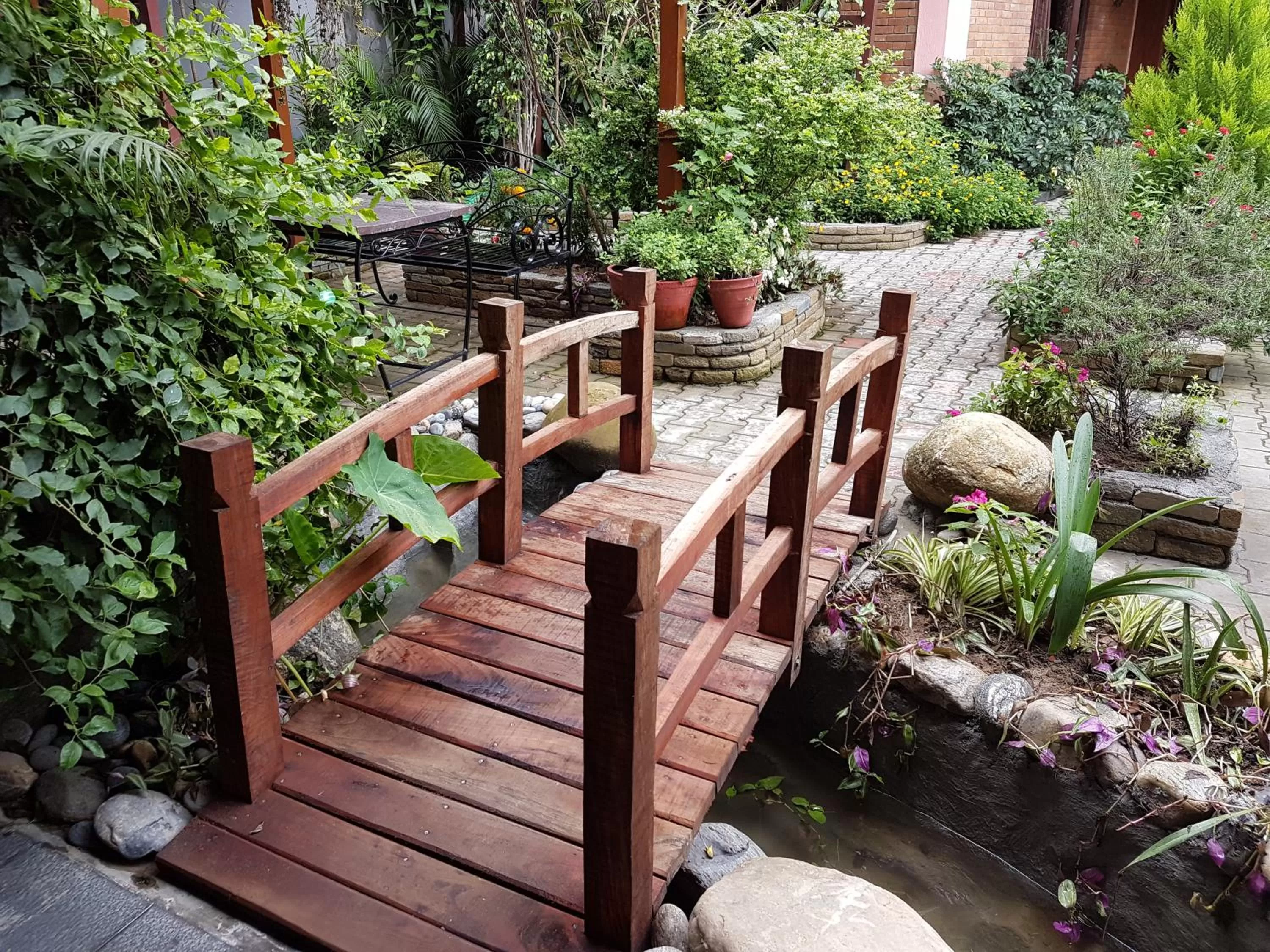 Garden in Hotel Middle Path & Spa