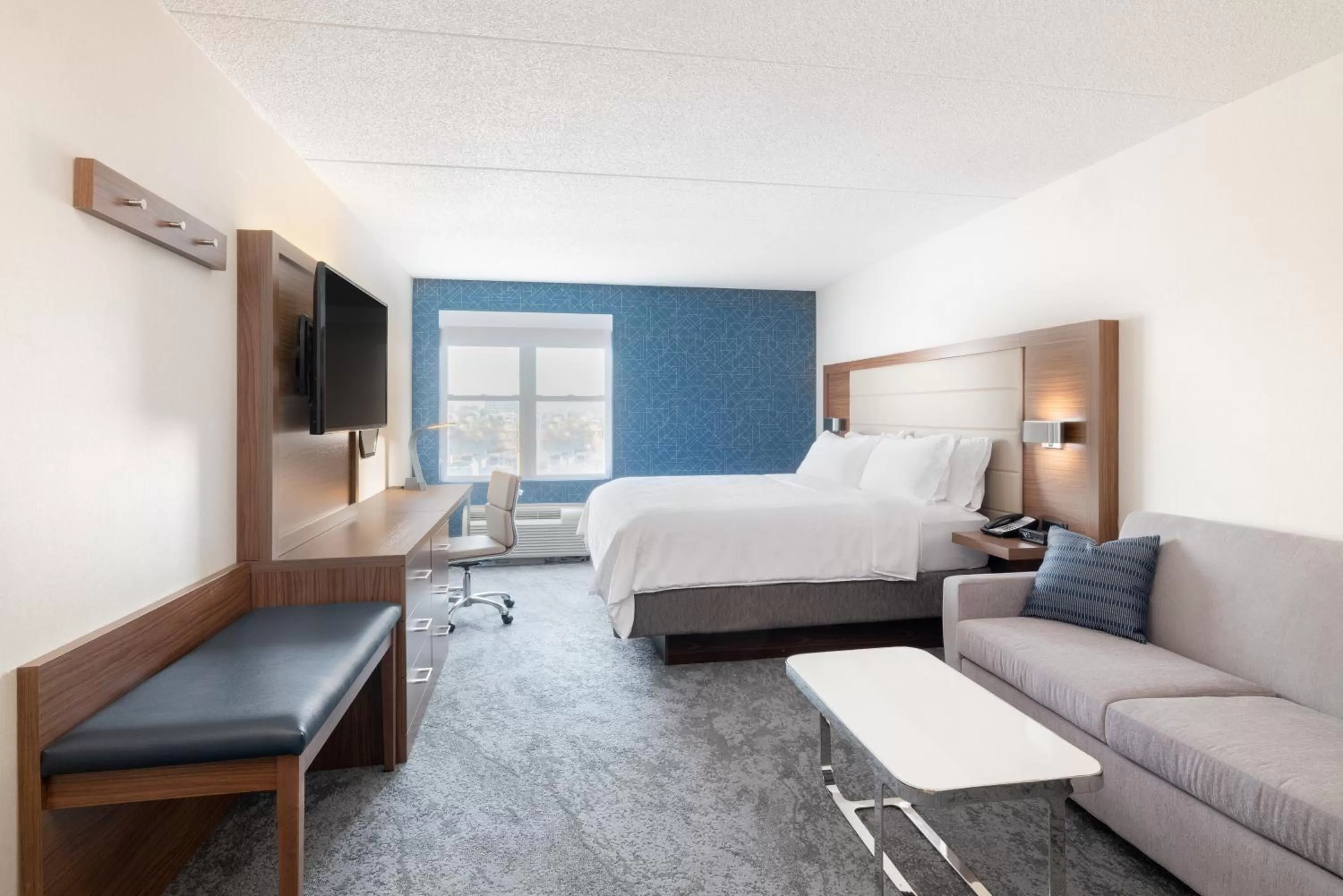 Photo of the whole room, Bed in Holiday Inn Express & Suites Boston - Cambridge by IHG