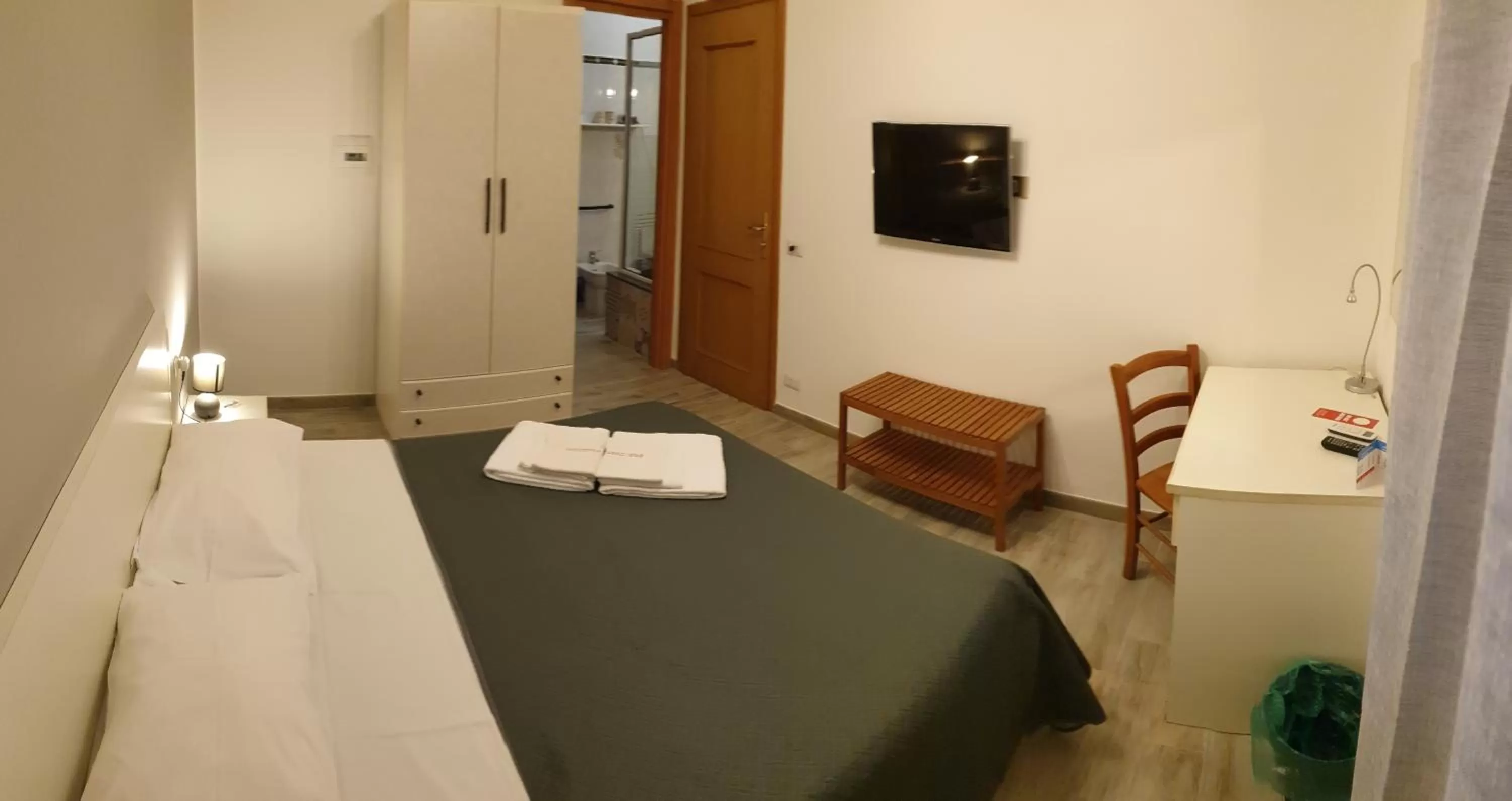 Photo of the whole room, Bed in B&B Castelluccio