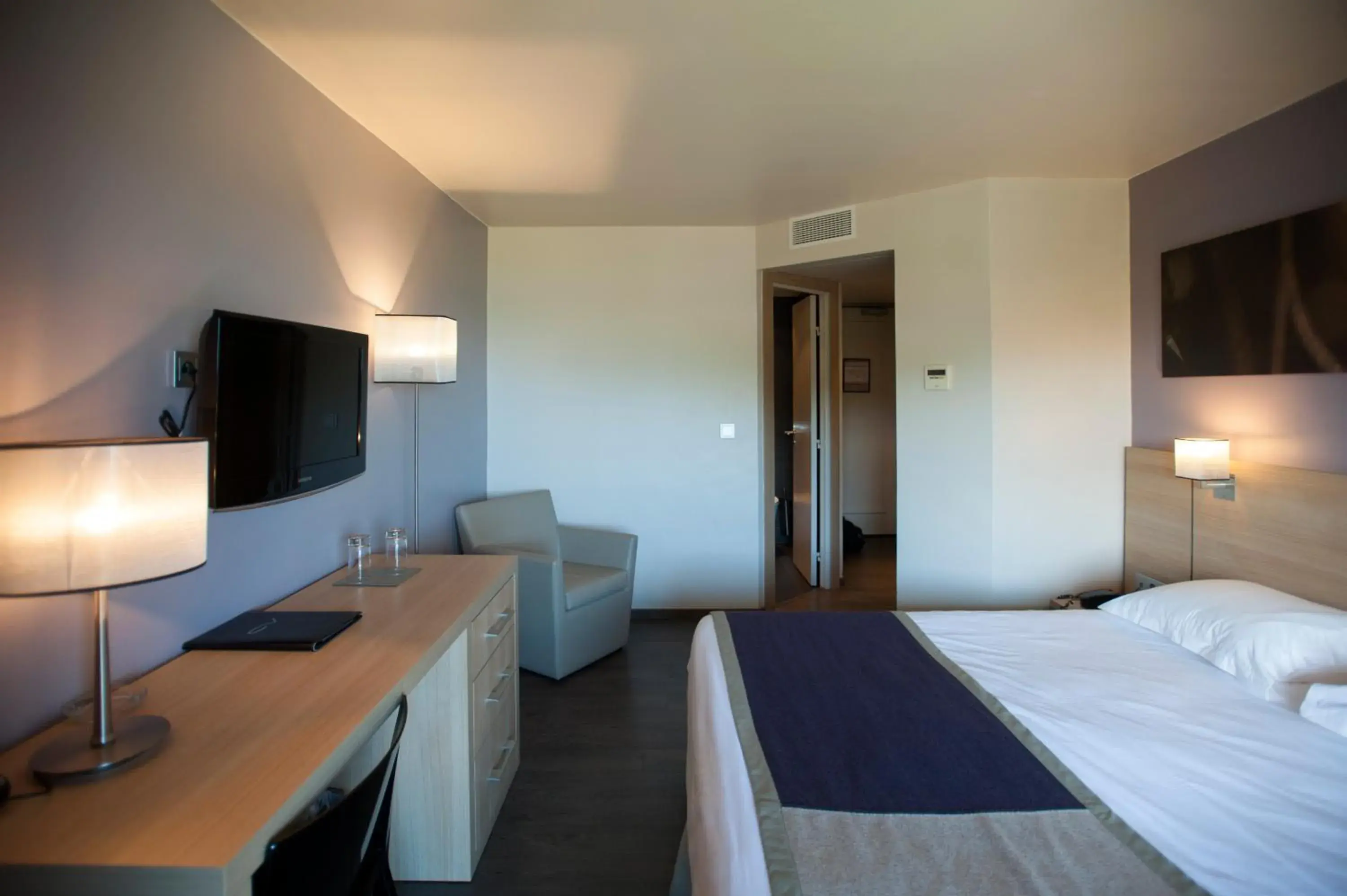 Photo of the whole room, Bed in Hôtel Castell'Verde Photo of the whole room, Bed in Hôtel Castell'Verde