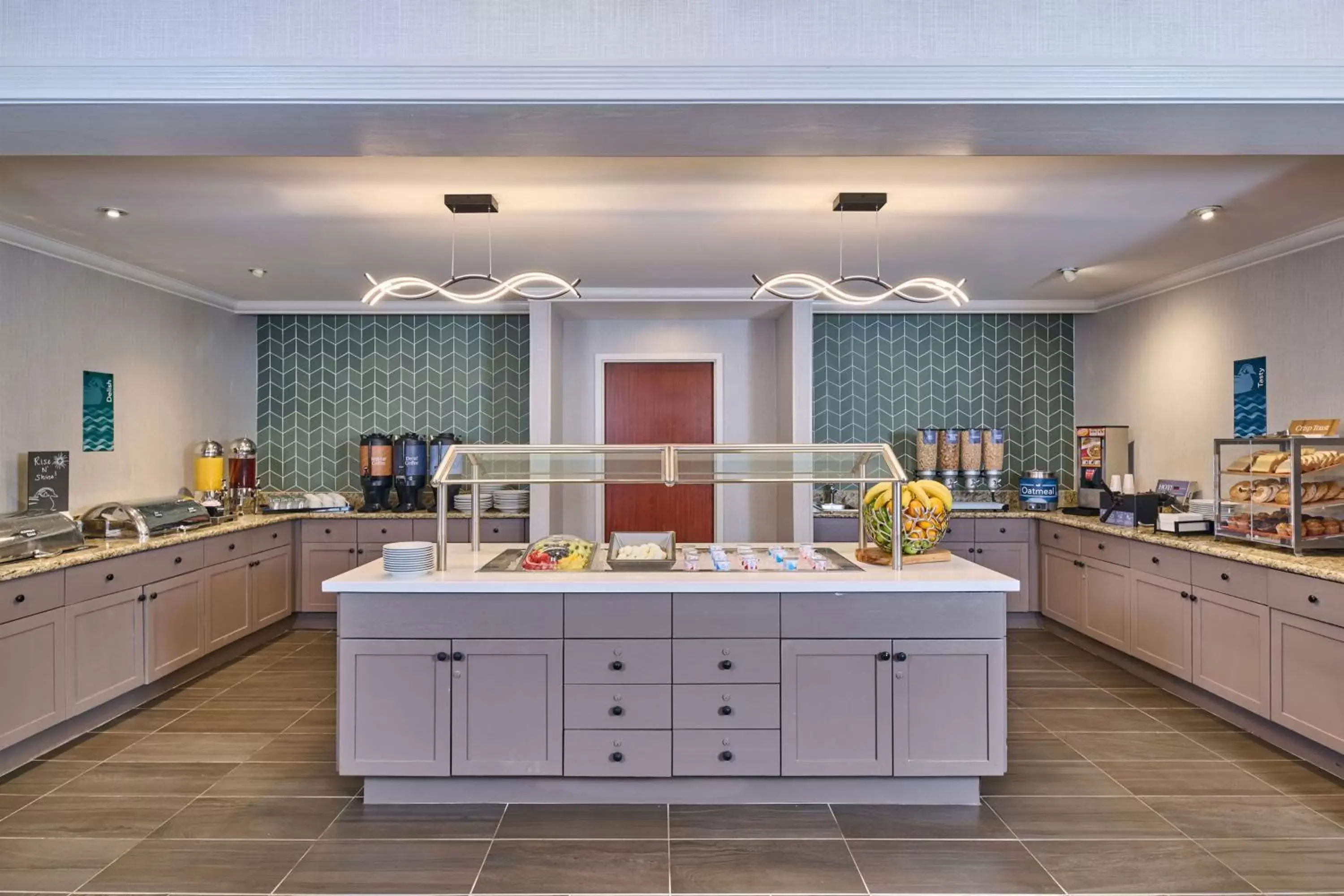 Breakfast, Kitchen/Kitchenette in Homewood Suites By Hilton Anchorage, Ak