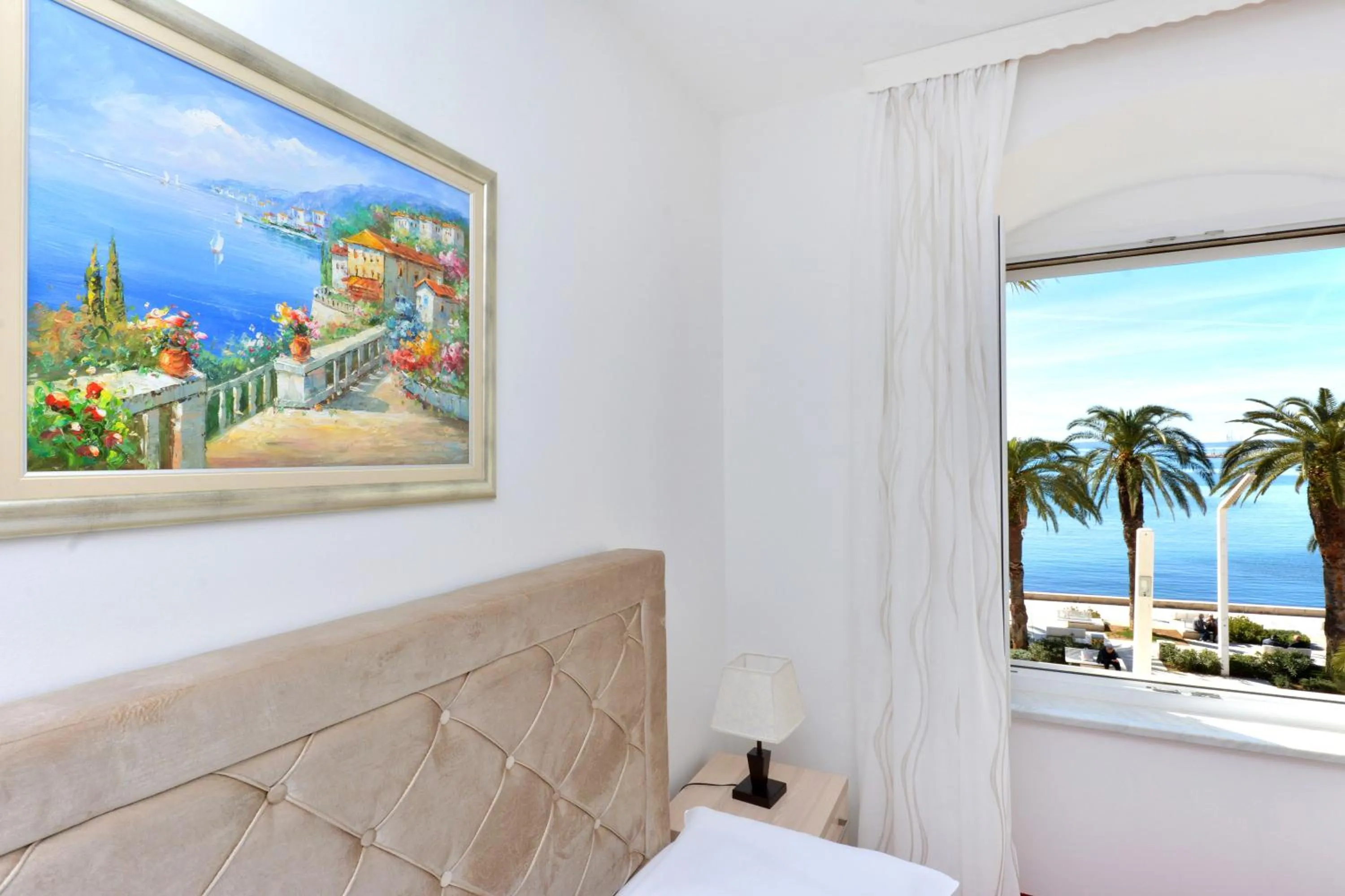 Sea view, Bed in Hotel Adriana