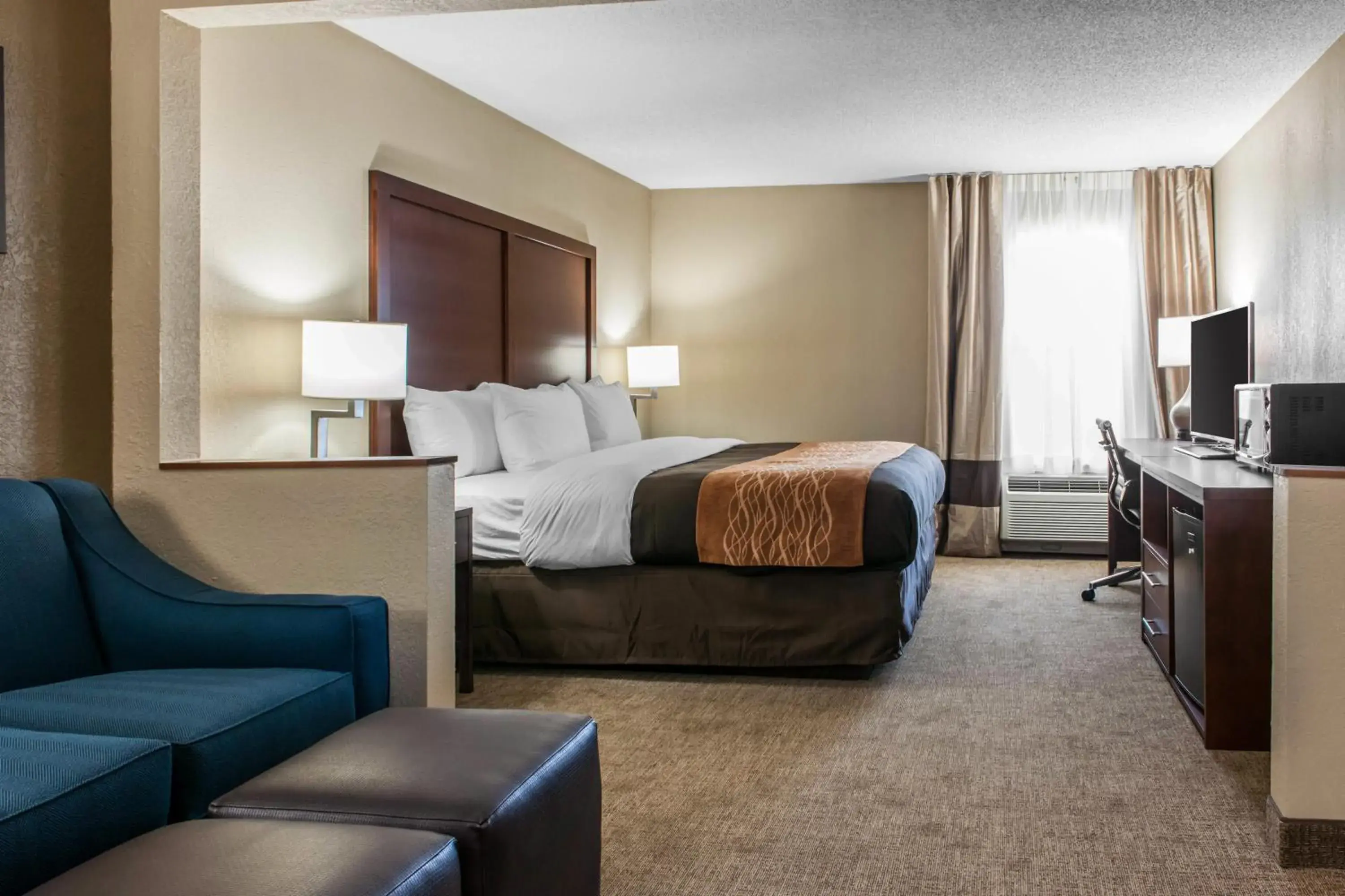 Photo of the whole room, Bed in Comfort Inn Blue Ash North