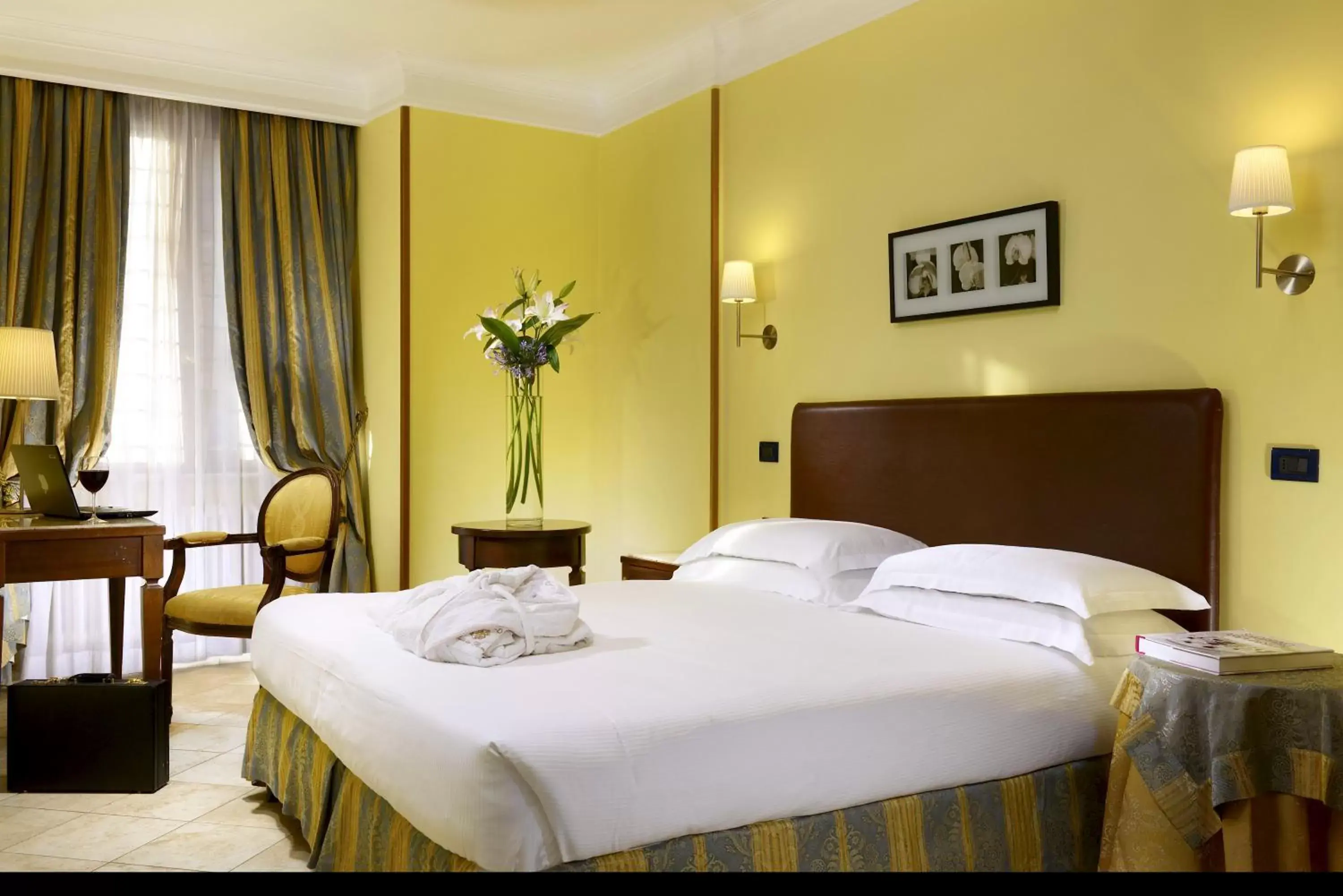 Bed in Hotel Tuscolana