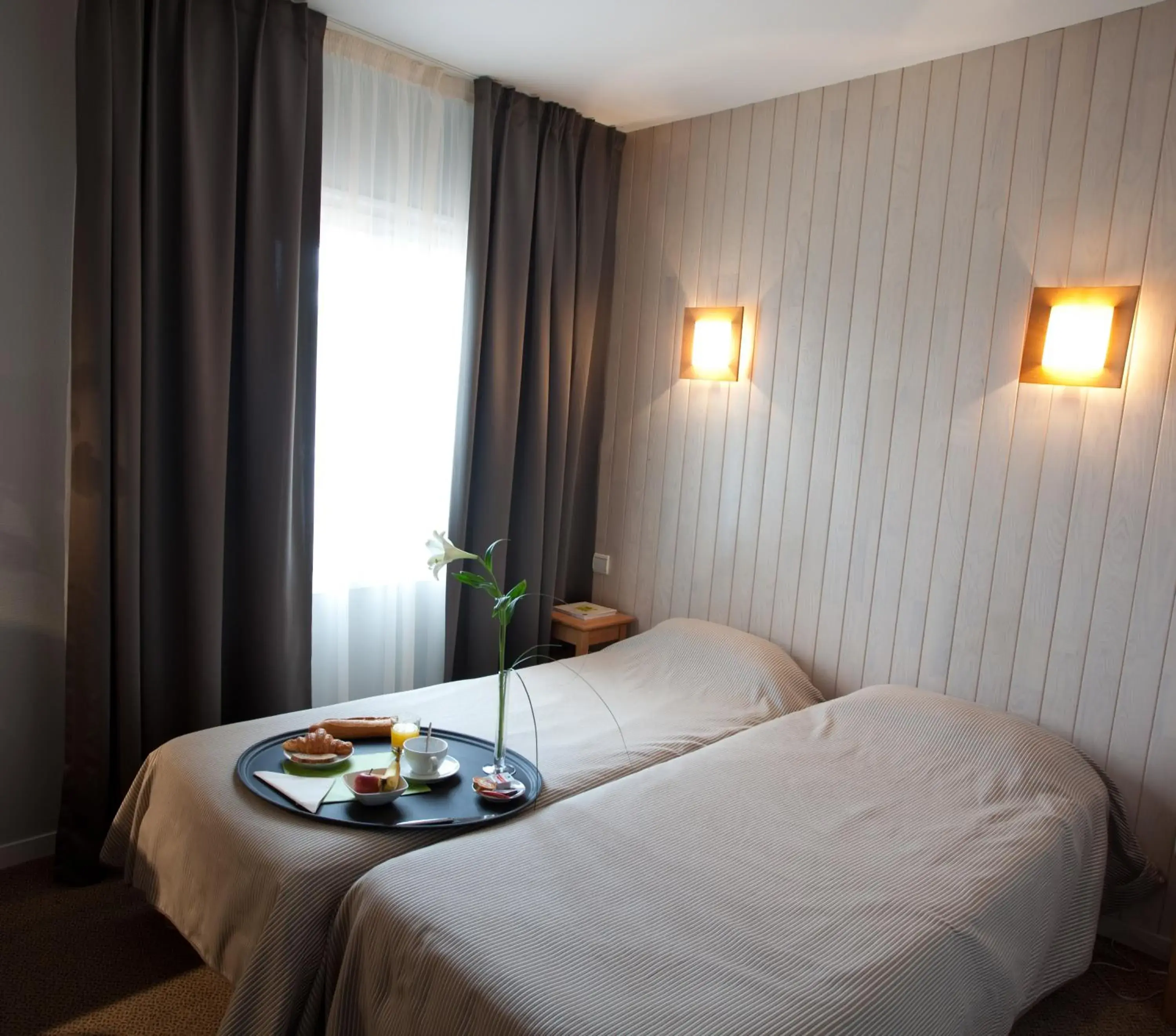 Bedroom, Bed in Logis Hôtel Le Relais