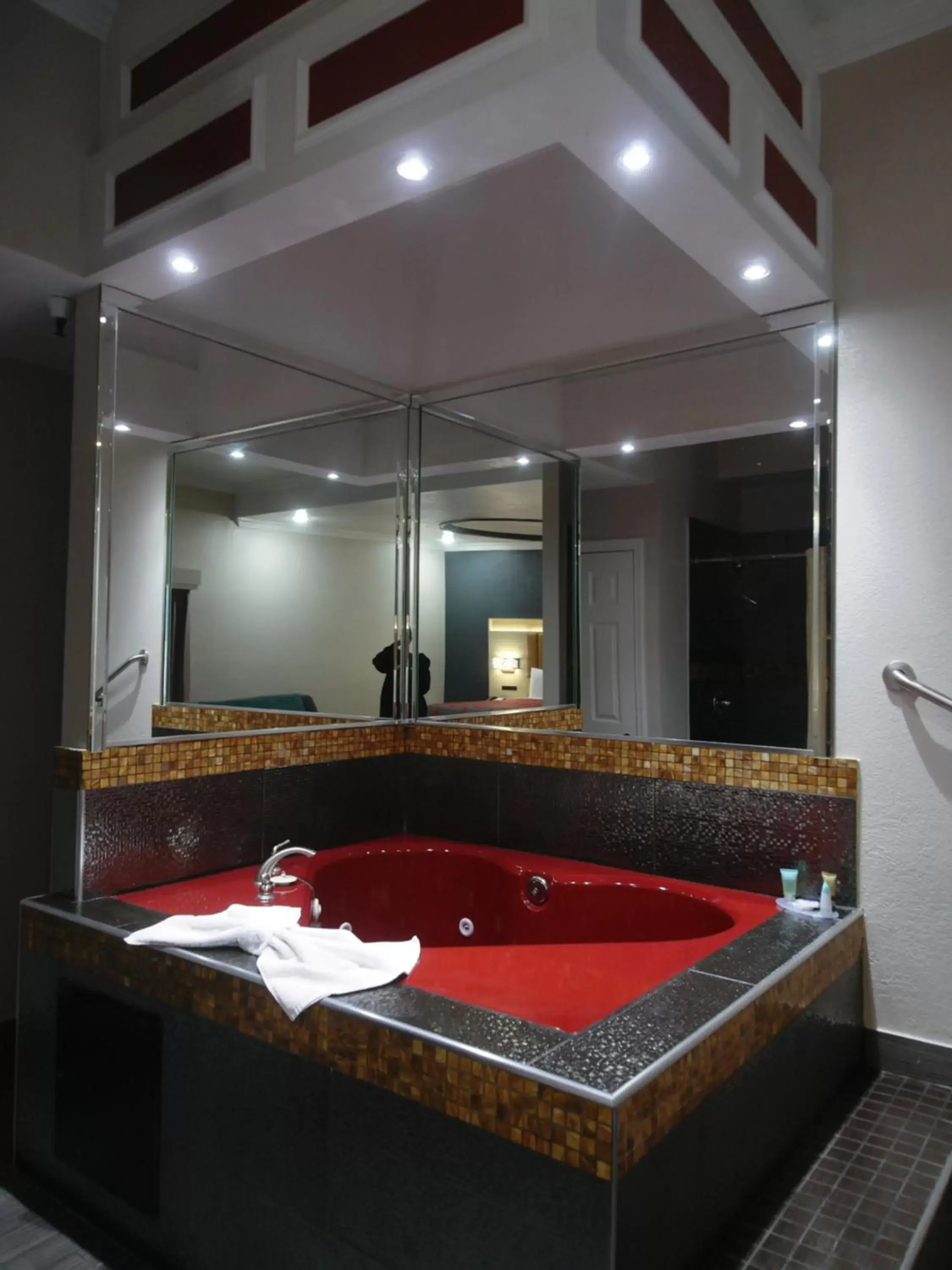 Bathroom in Americas Best Value Inn-Rialto
