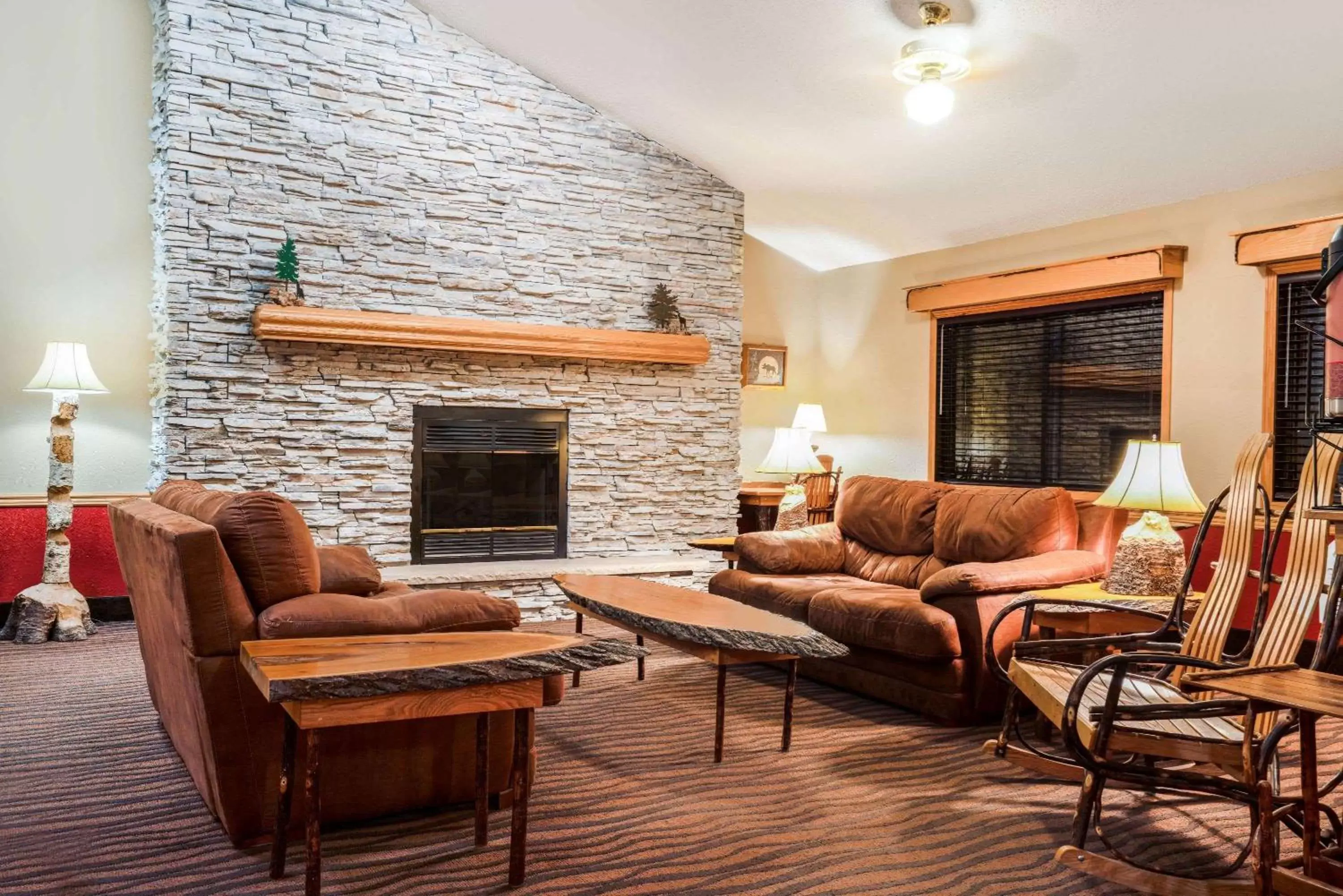 Lobby or reception, Seating Area in AmericInn by Wyndham Park Rapids