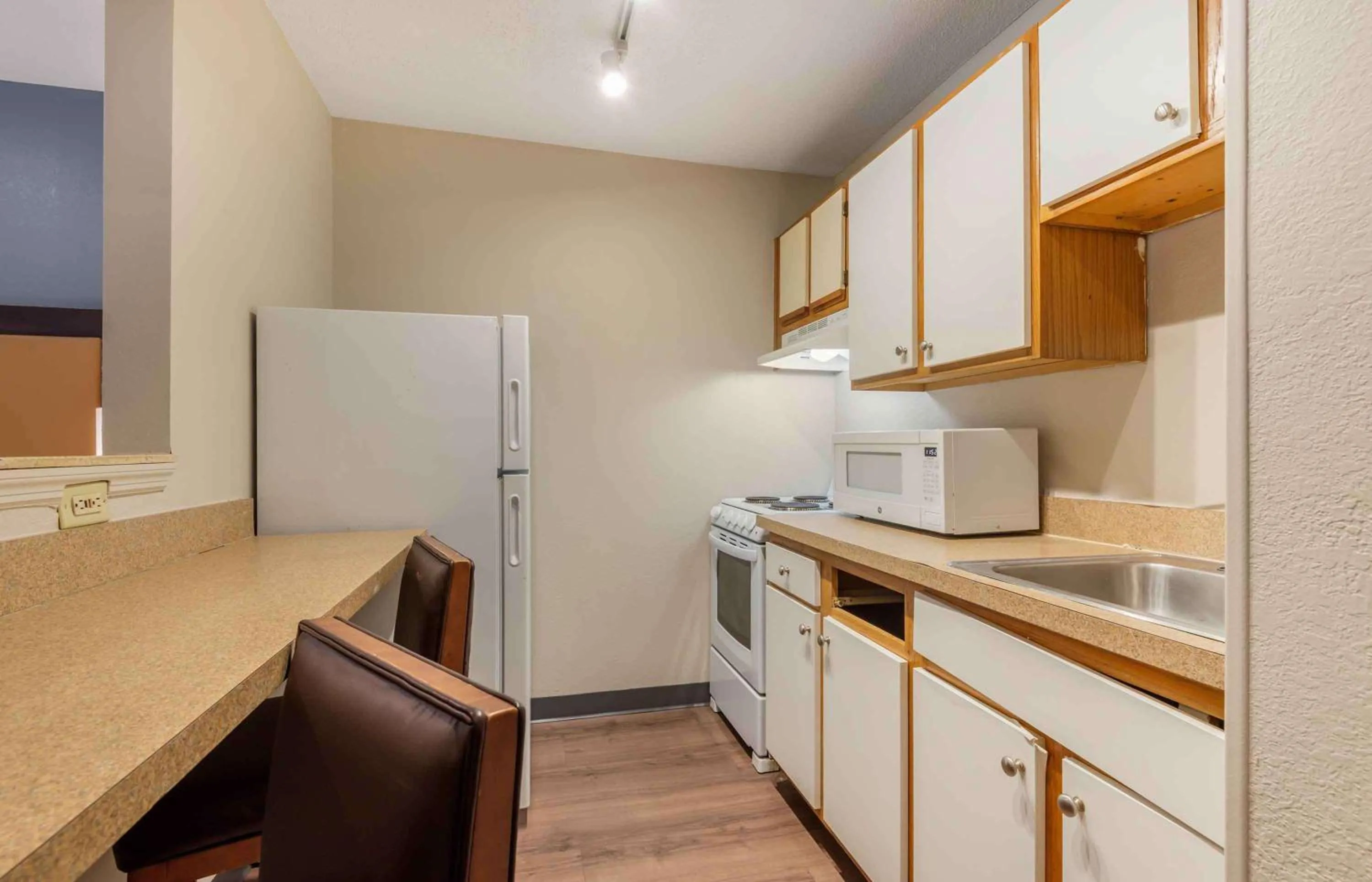 Bedroom in Studio 6 Suites Charlotte, NC - Tyvola Rd-Executive Park