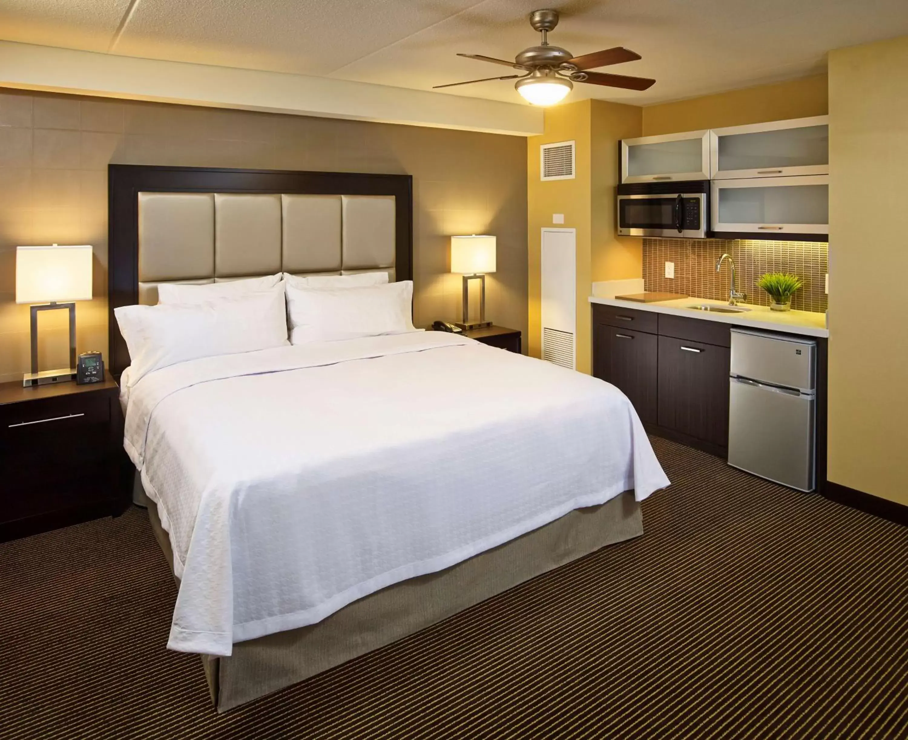 Bedroom, Bed in Homewood Suites by Hilton Hamilton