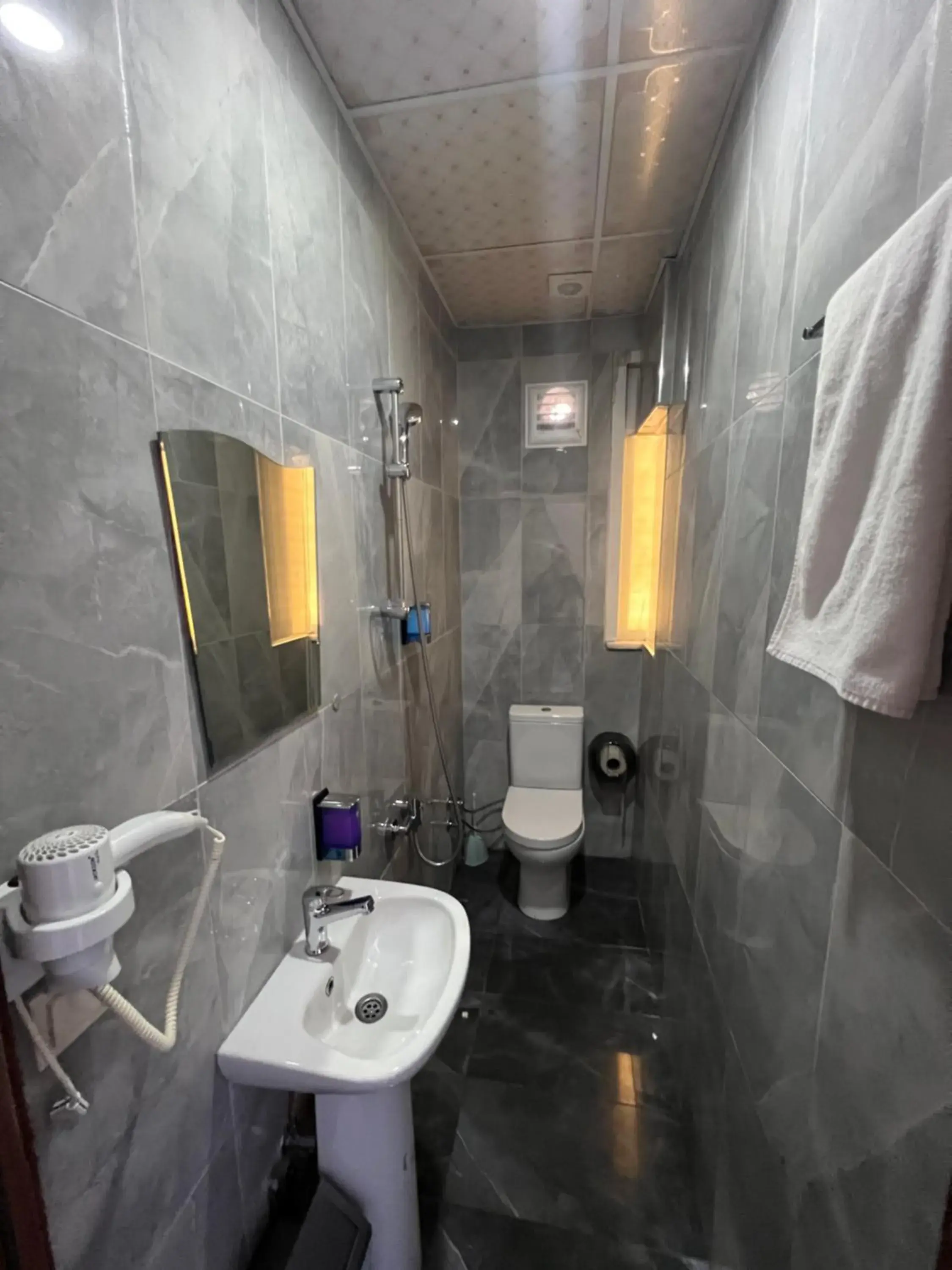 Bathroom in Oren Hotel