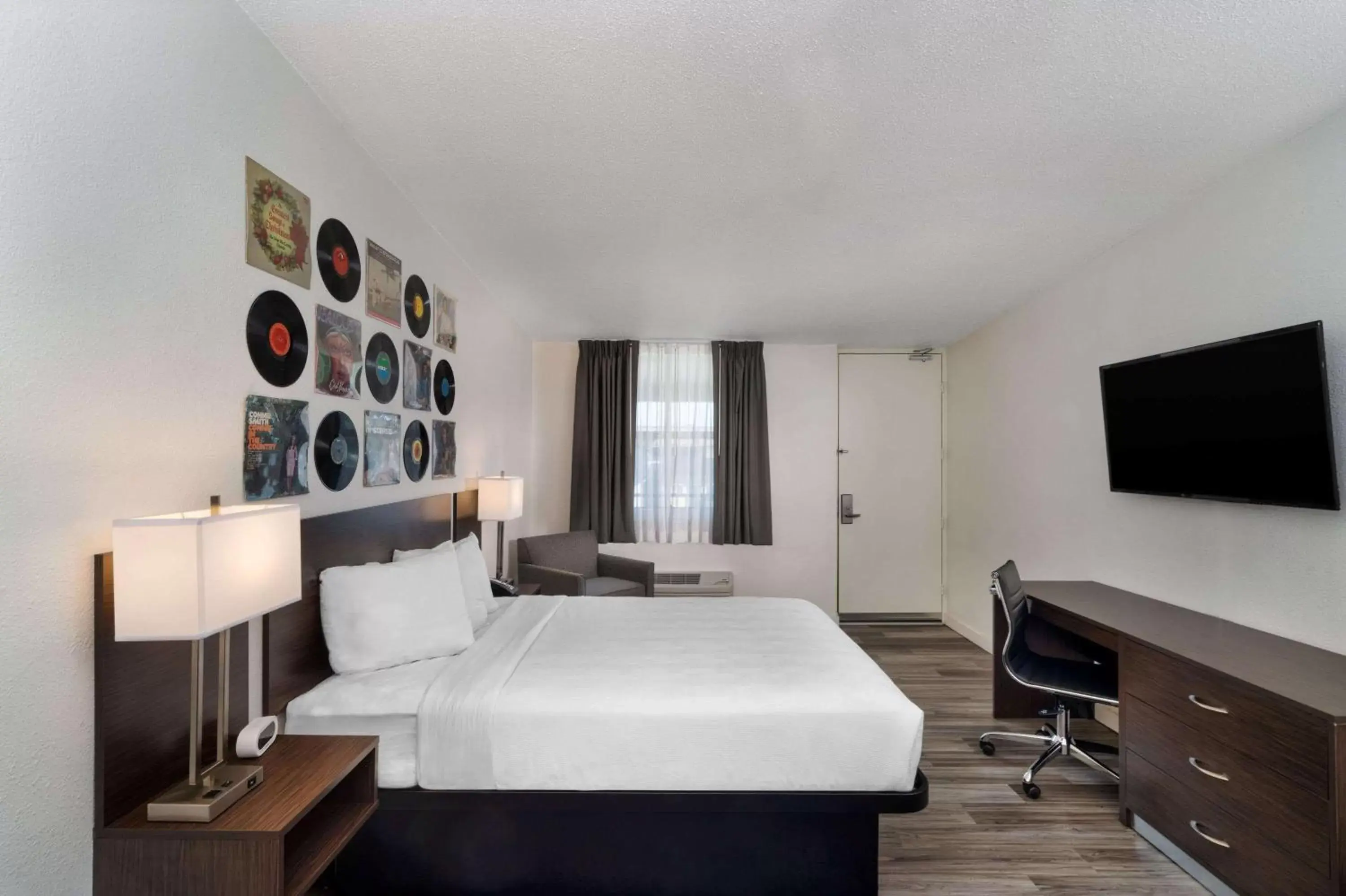 Photo of the whole room, Bed in Hillside Crossing Nashville a Ramada by Wyndham