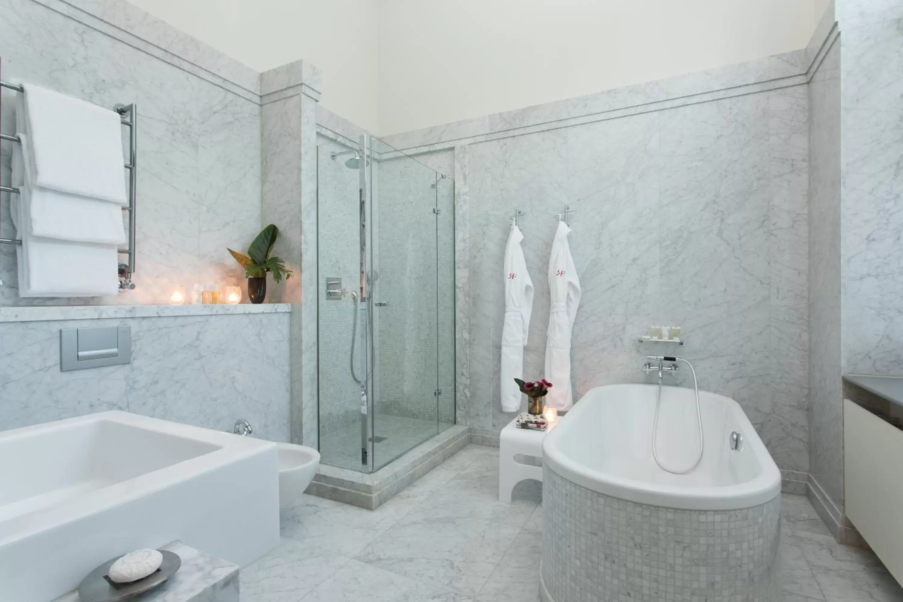 Shower, Bathroom in Rocco Forte Hotel De Rome