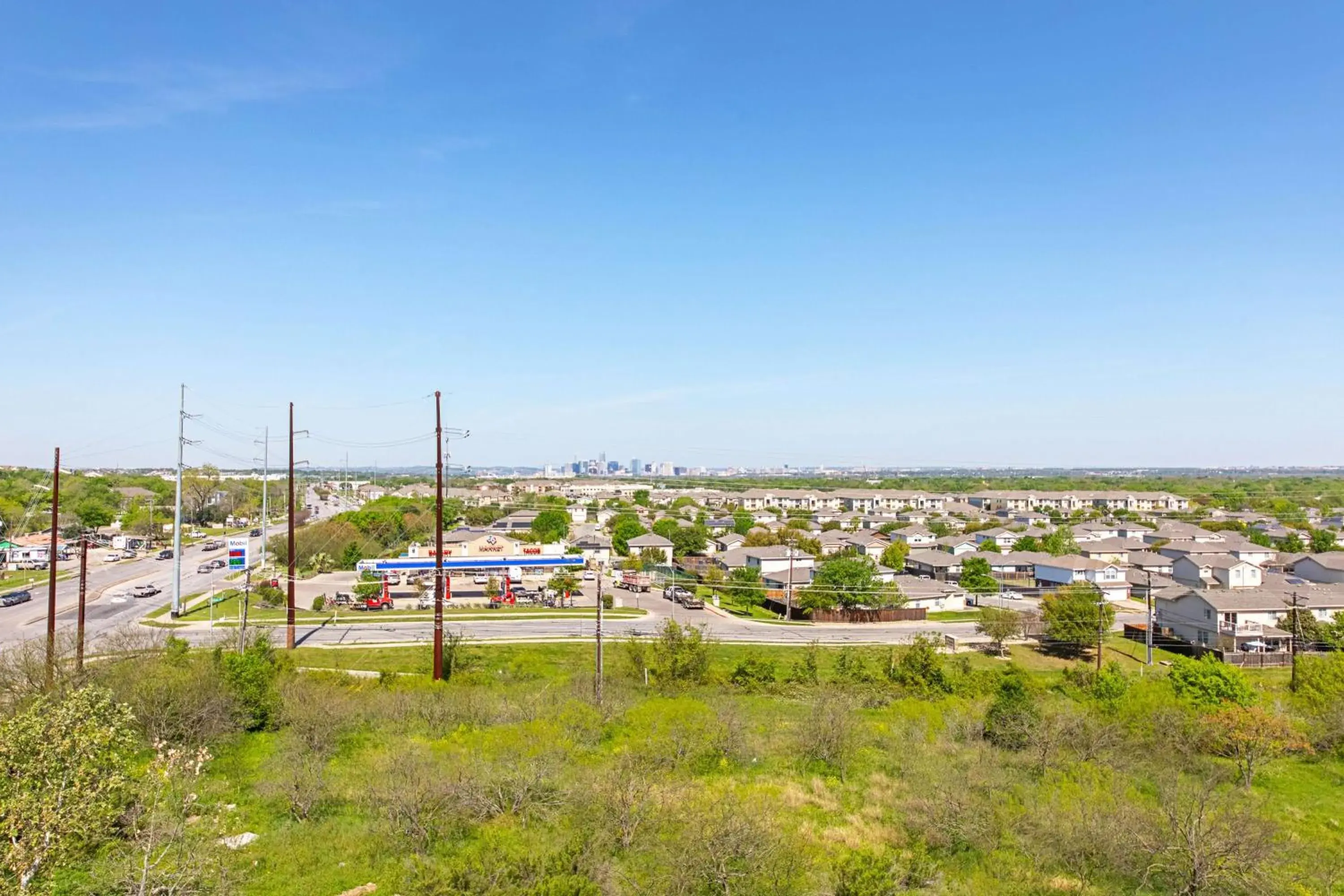 Property building in Studio 6 Austin Airport Property building in Studio 6 Austin Airport