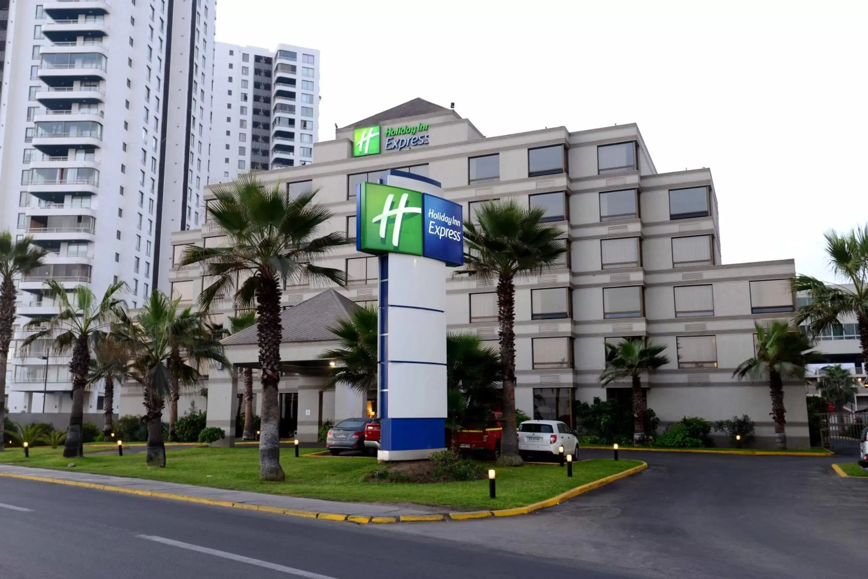 Property building in Holiday Inn Express - Iquique by IHG Property building in Holiday Inn Express - Iquique by IHG
