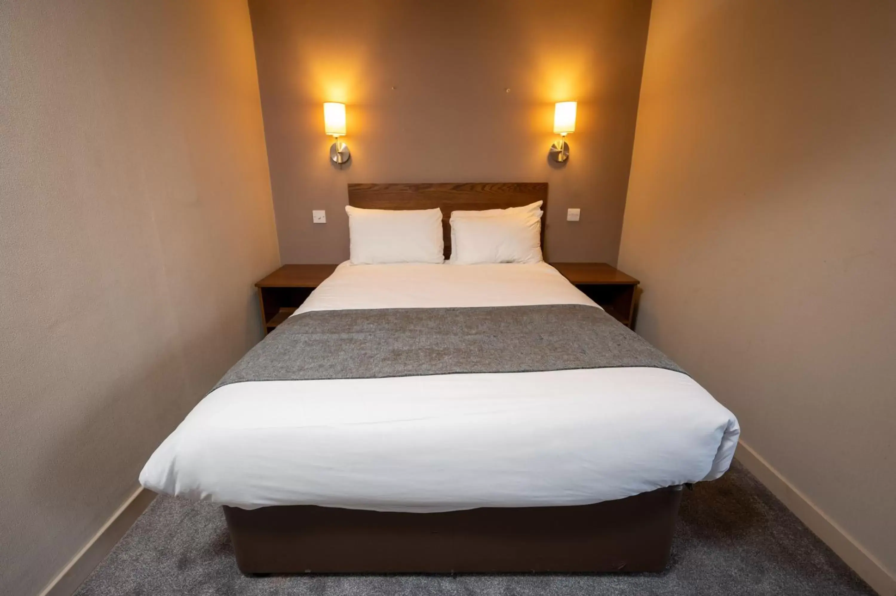 Bedroom, Bed in Wellington Hotel by Greene King Inns