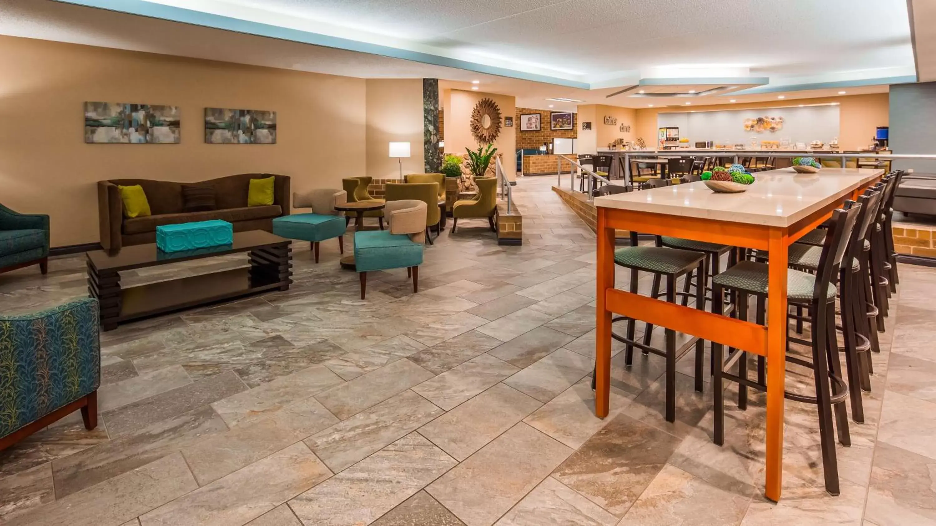 Lobby or reception, Restaurant/Places to Eat in Best Western Warren Hotel