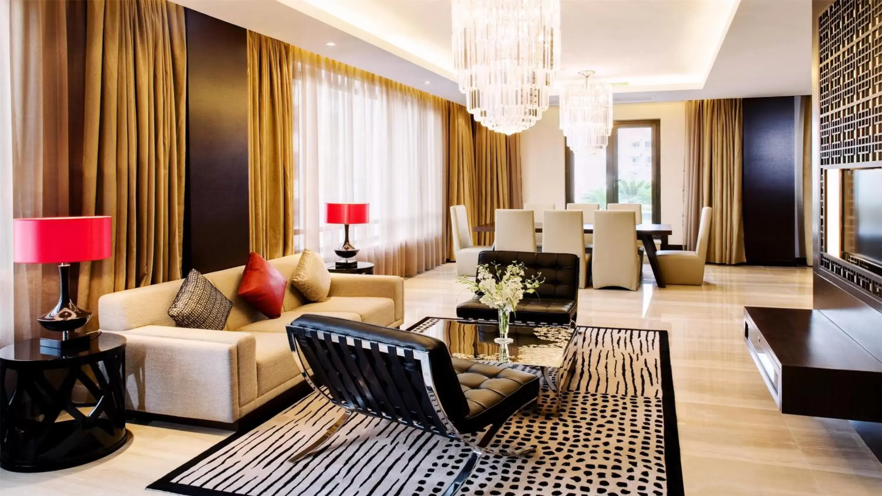 Bedroom, Seating Area in Crowne Plaza Shanghai, an IHG Hotel